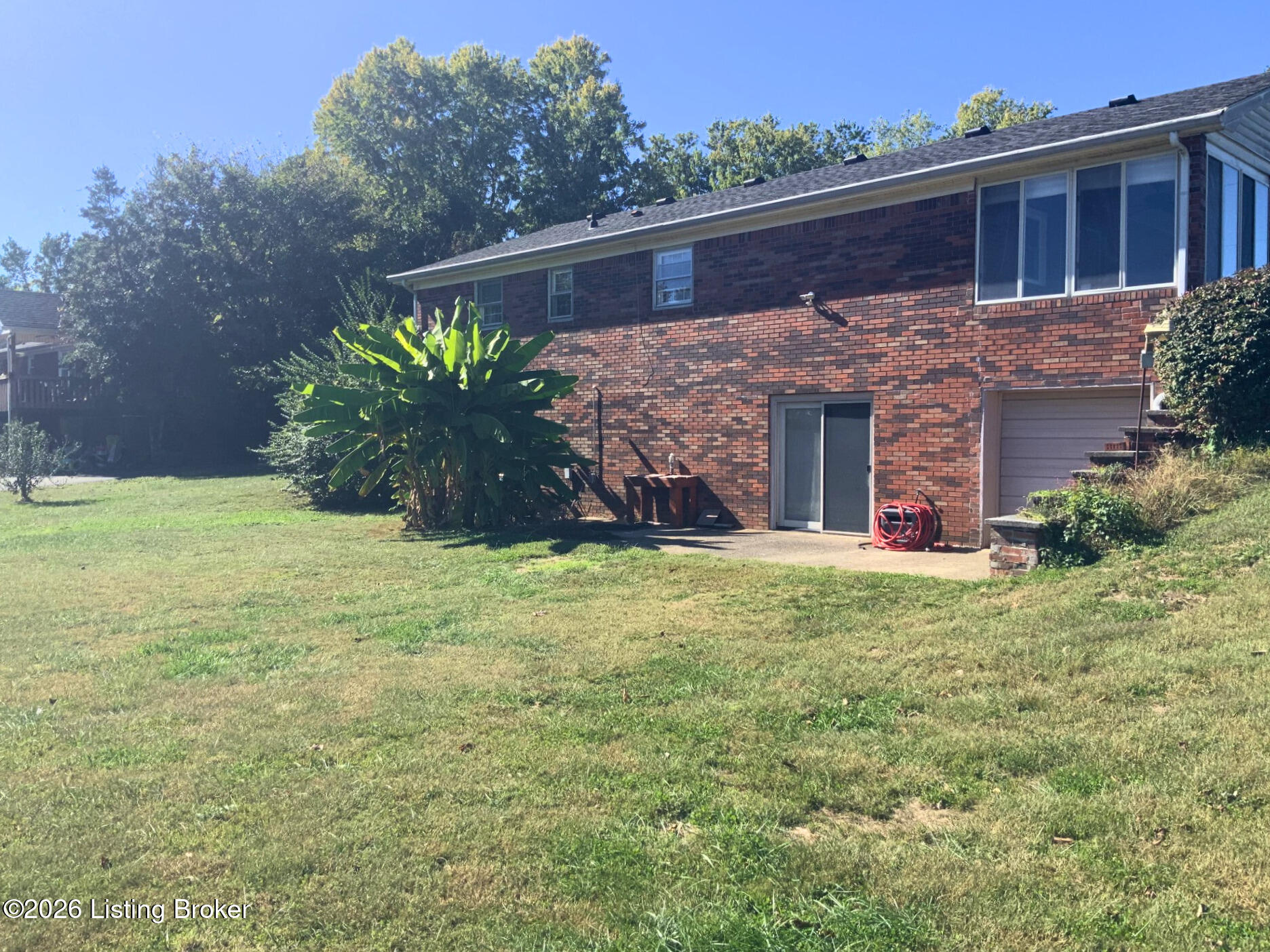 589 Greer Ln Property Photo 3