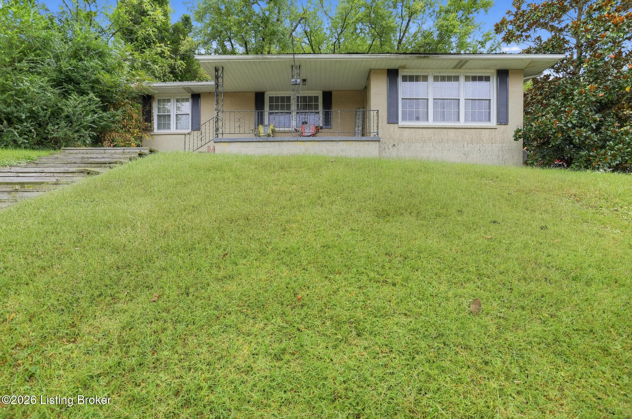 149 S Main St Property Photo 1
