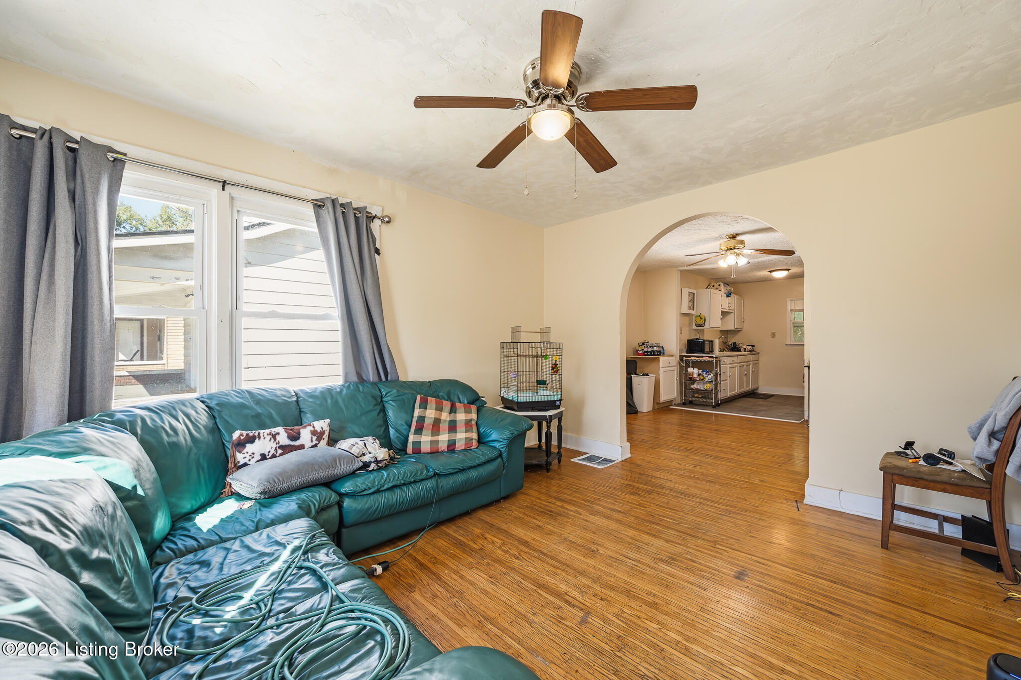 1119 Larchmont Ave Property Photo 8