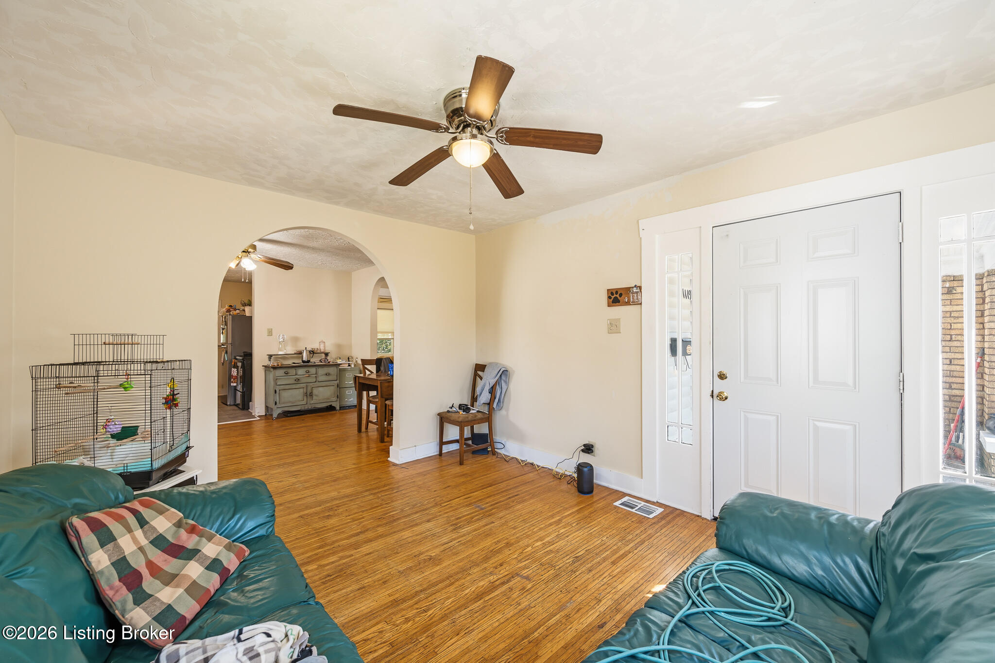 1119 Larchmont Ave Property Photo 9