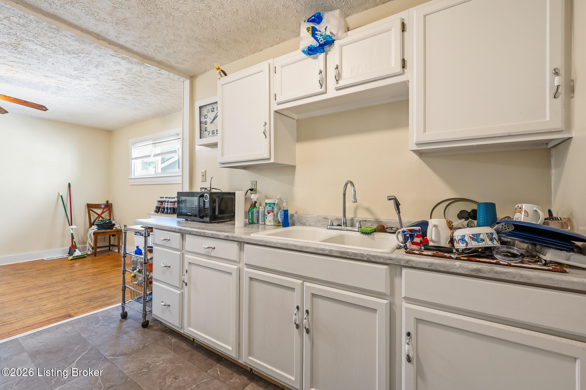 1119 Larchmont Ave Property Photo 11