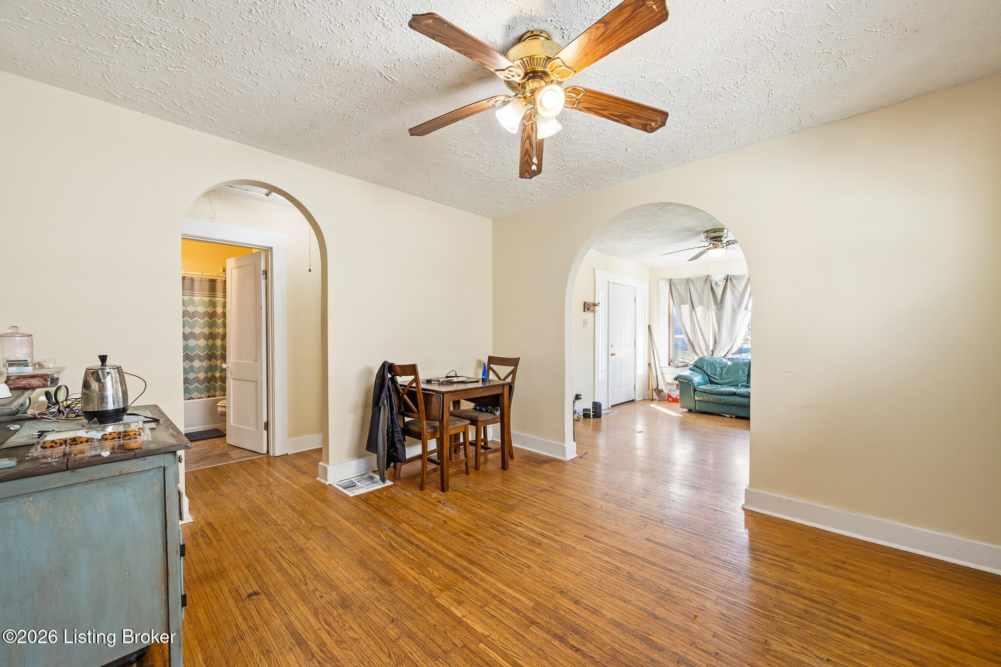 1119 Larchmont Ave Property Photo 13