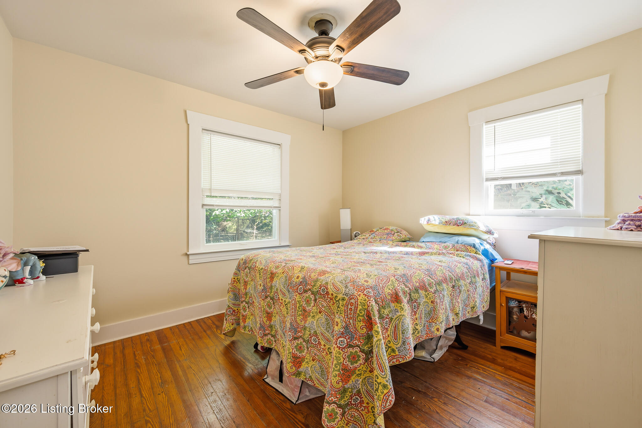1119 Larchmont Ave Property Photo 17