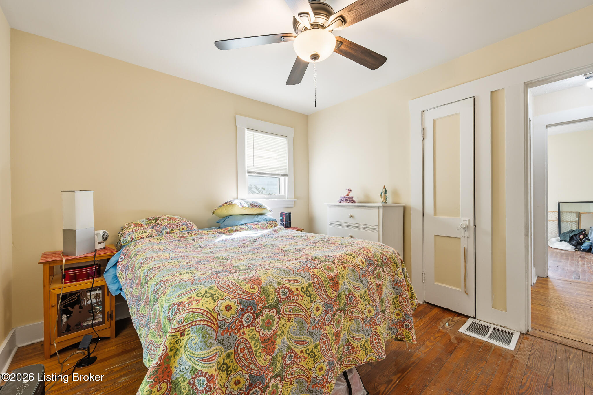 1119 Larchmont Ave Property Photo 18