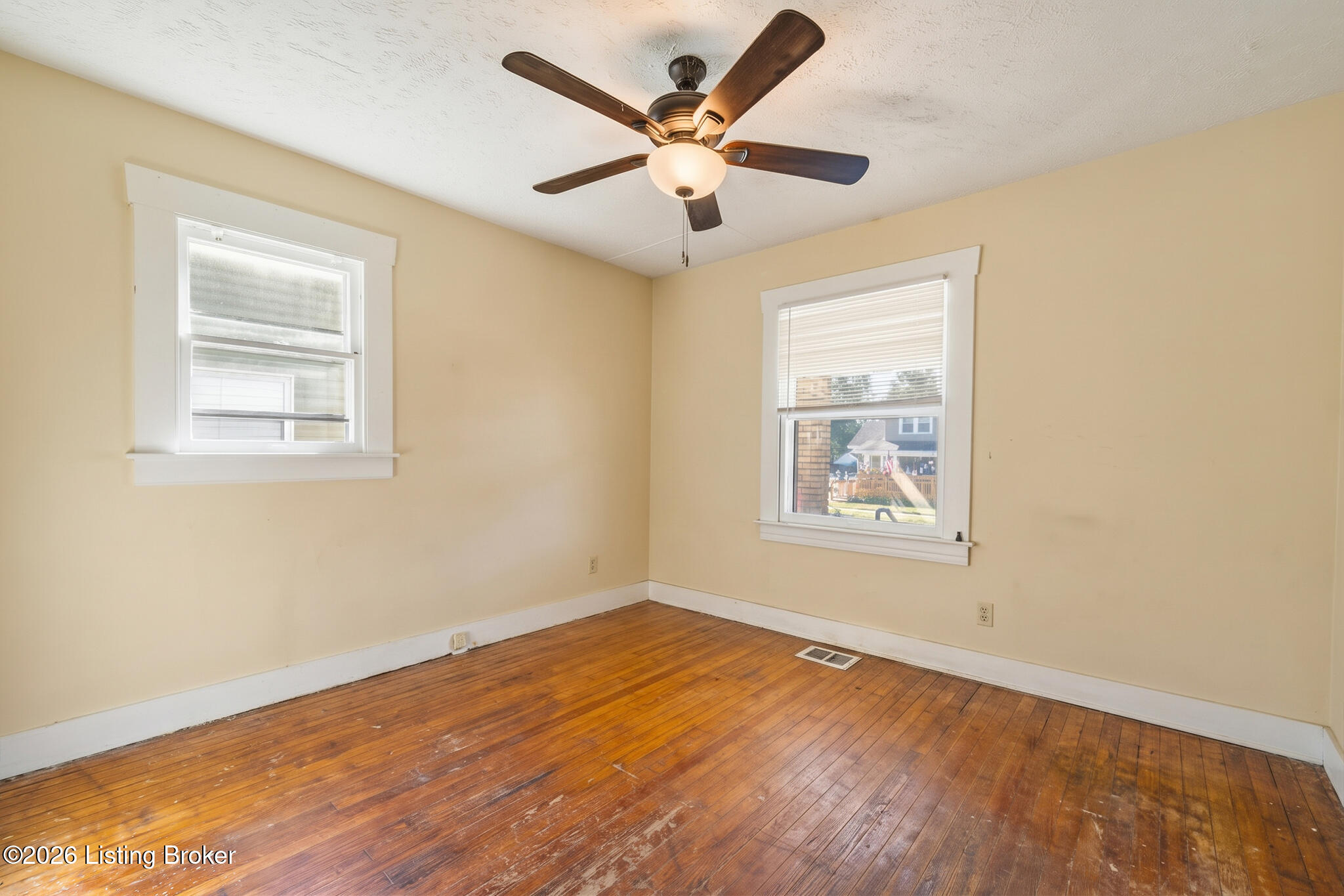 1119 Larchmont Ave Property Photo 19