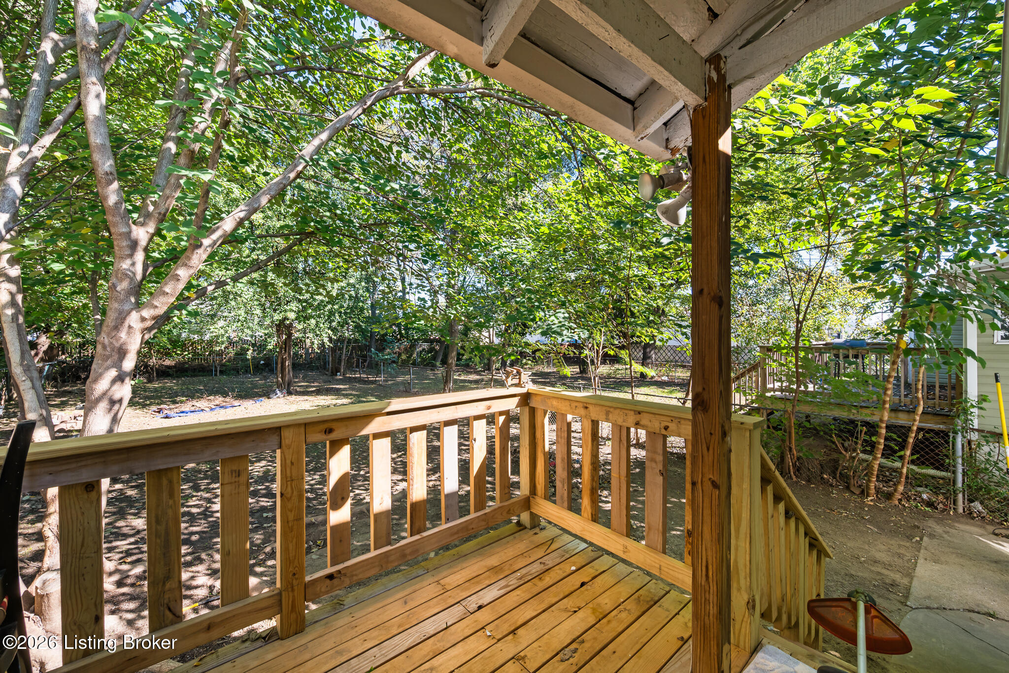 1119 Larchmont Ave Property Photo 23