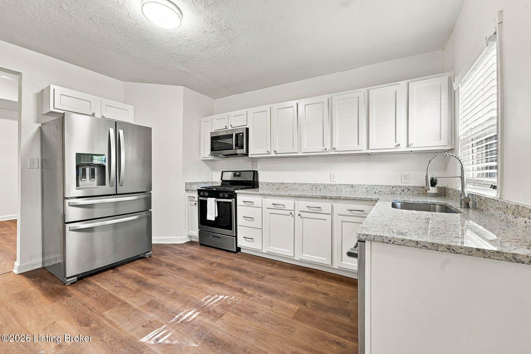 304 E Kentucky St Property Photo 2