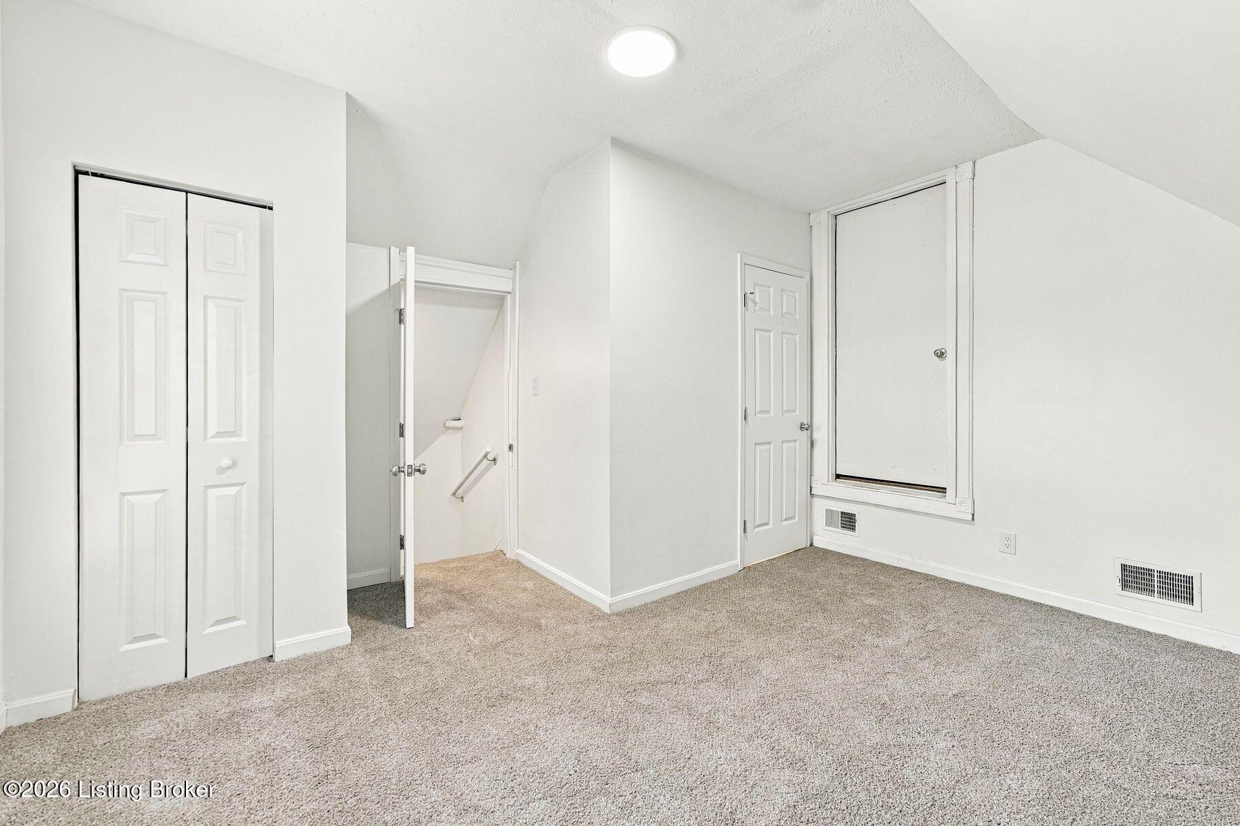 304 E Kentucky St Property Photo 7