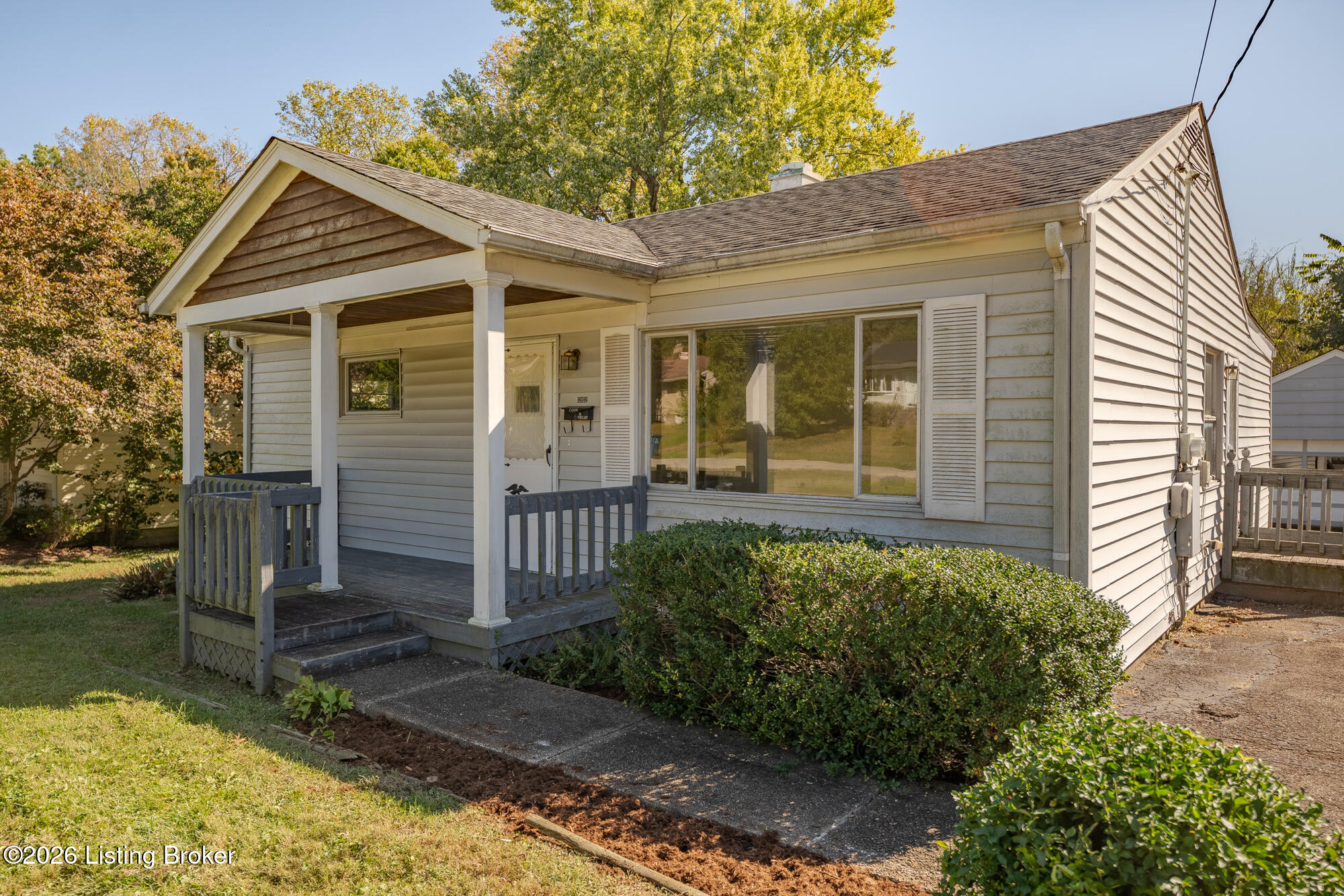 12102 Meadow Ln Property Photo 1