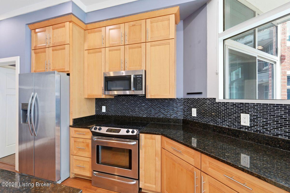 324 E Main St 327 Property Photo 5