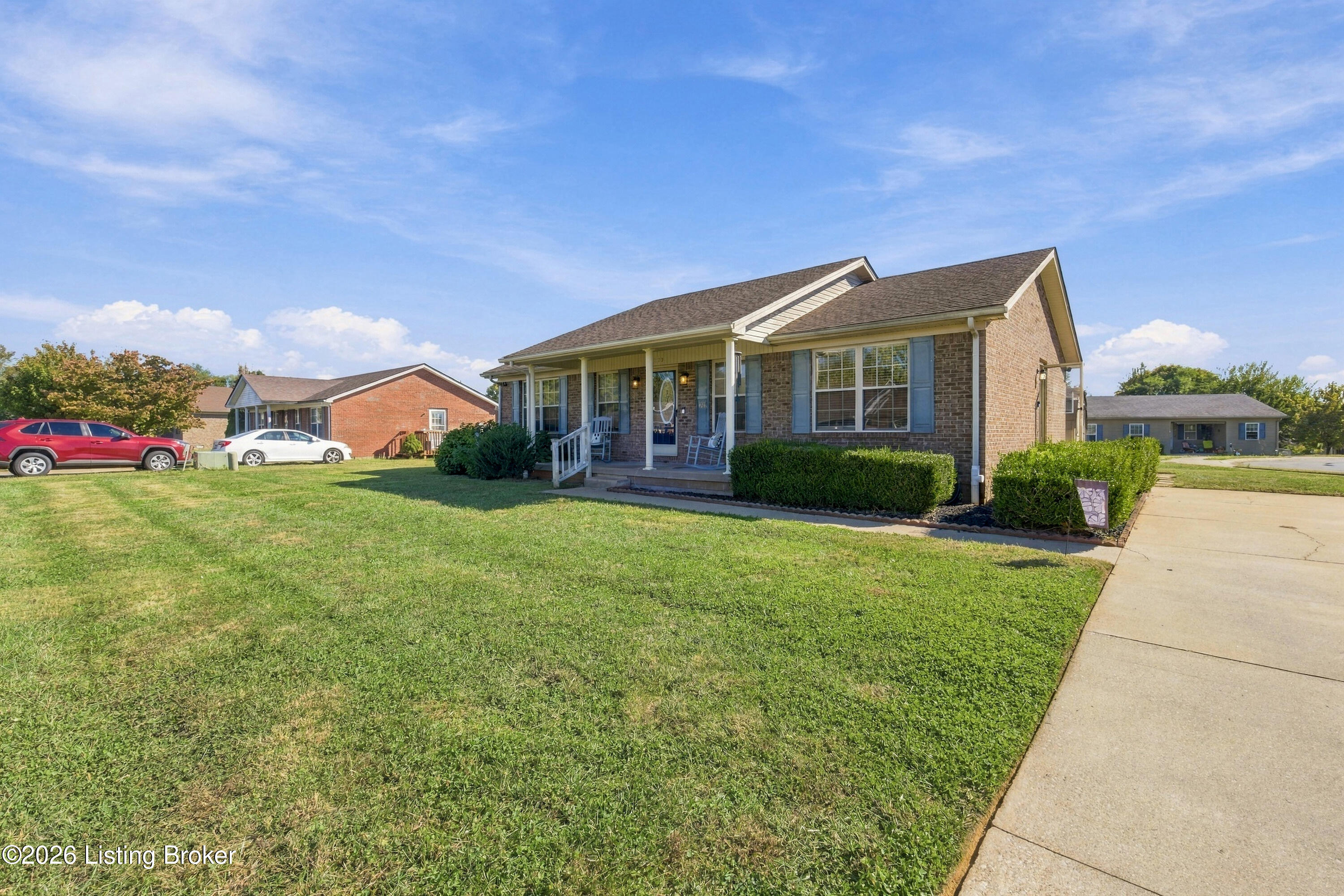 123 Kenton Dr Property Photo 2