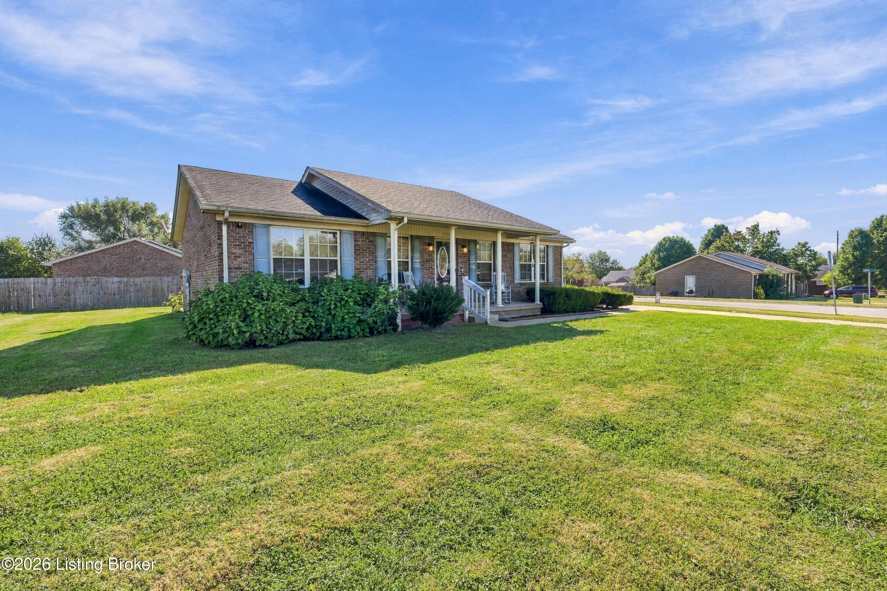 123 Kenton Dr Property Photo 3