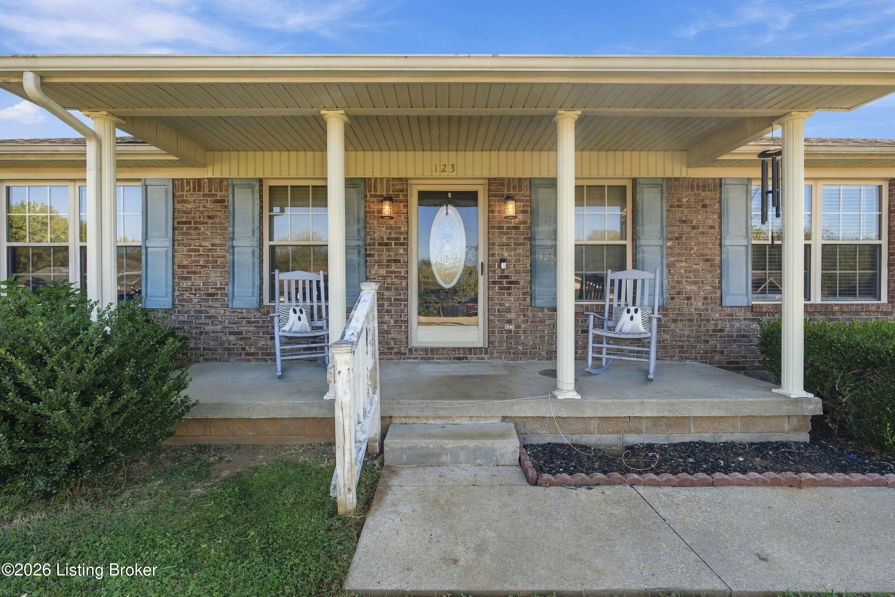 123 Kenton Dr Property Photo 4