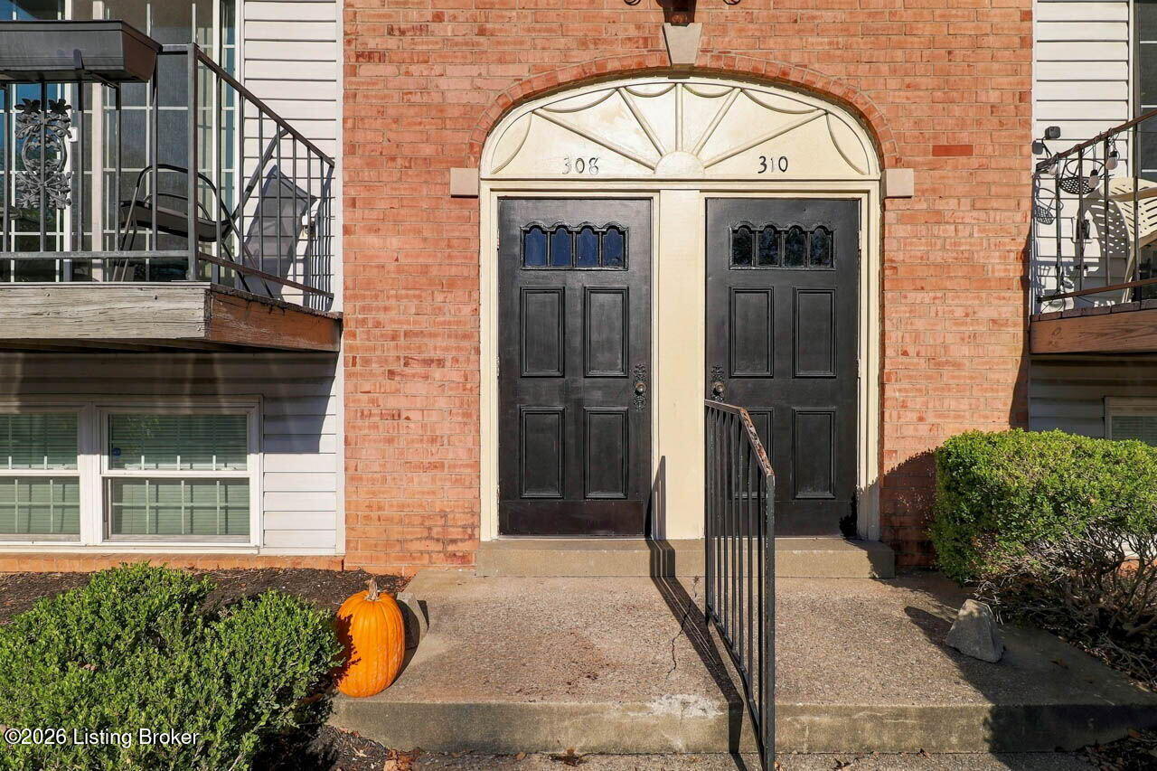 308 Chanel Ct Apt 2 Property Photo 1