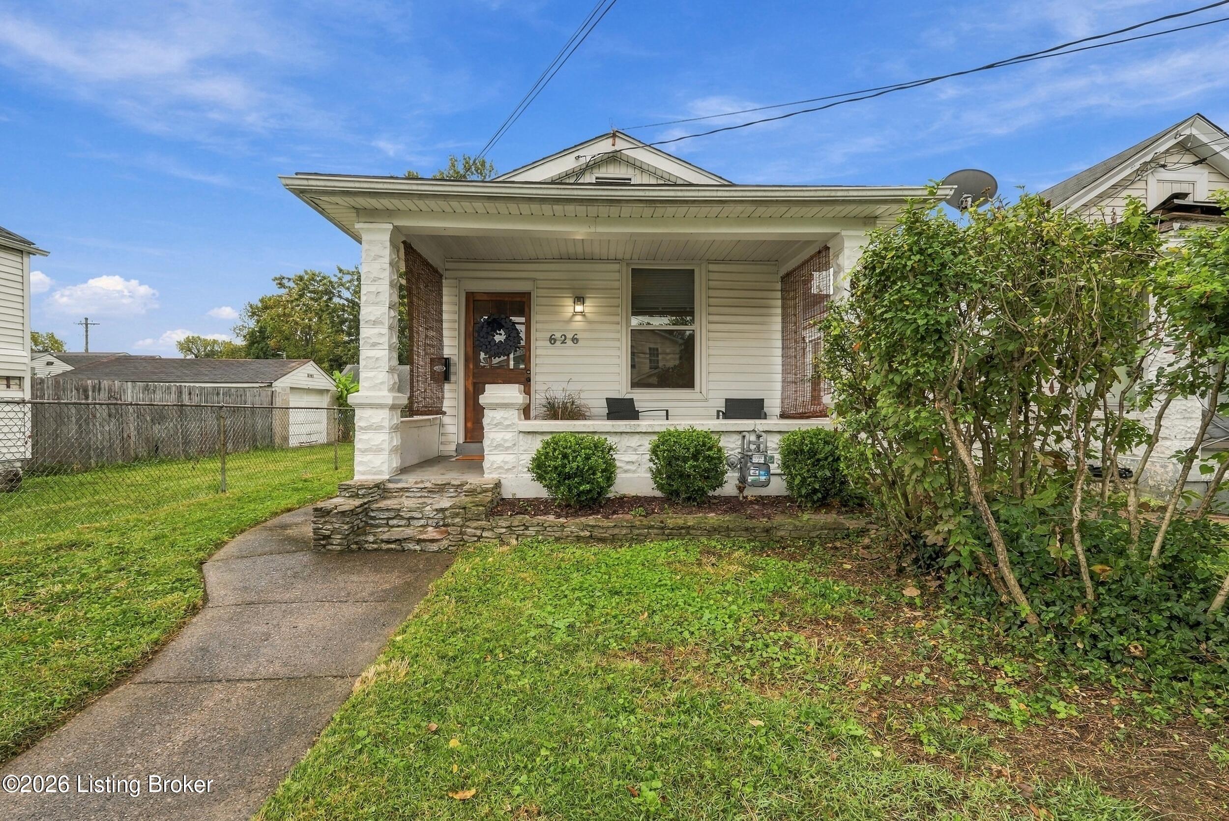 626 E Hill St Property Photo 1