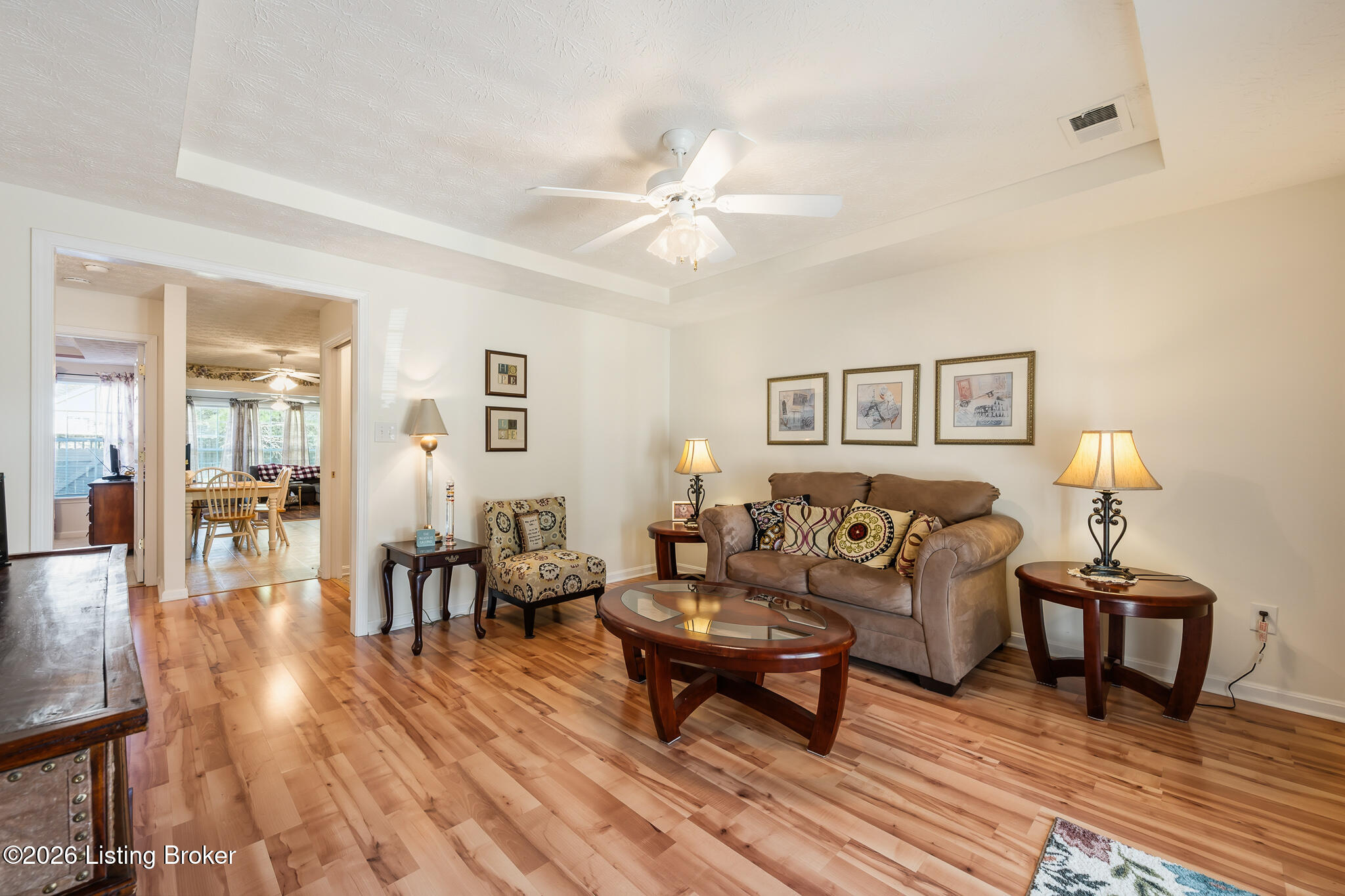 818 Garden Pointe Dr Property Photo 3