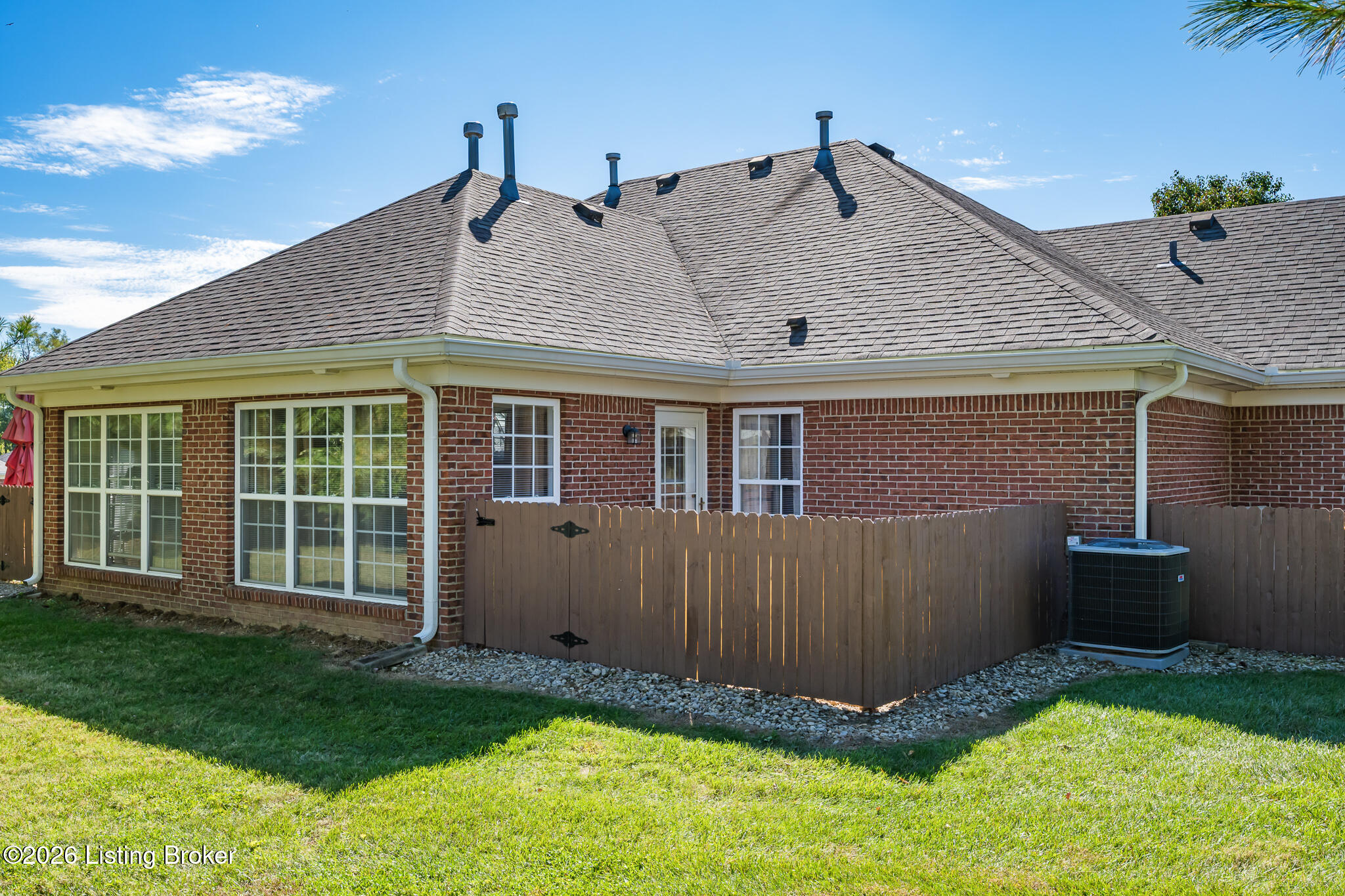 818 Garden Pointe Dr Property Photo 12