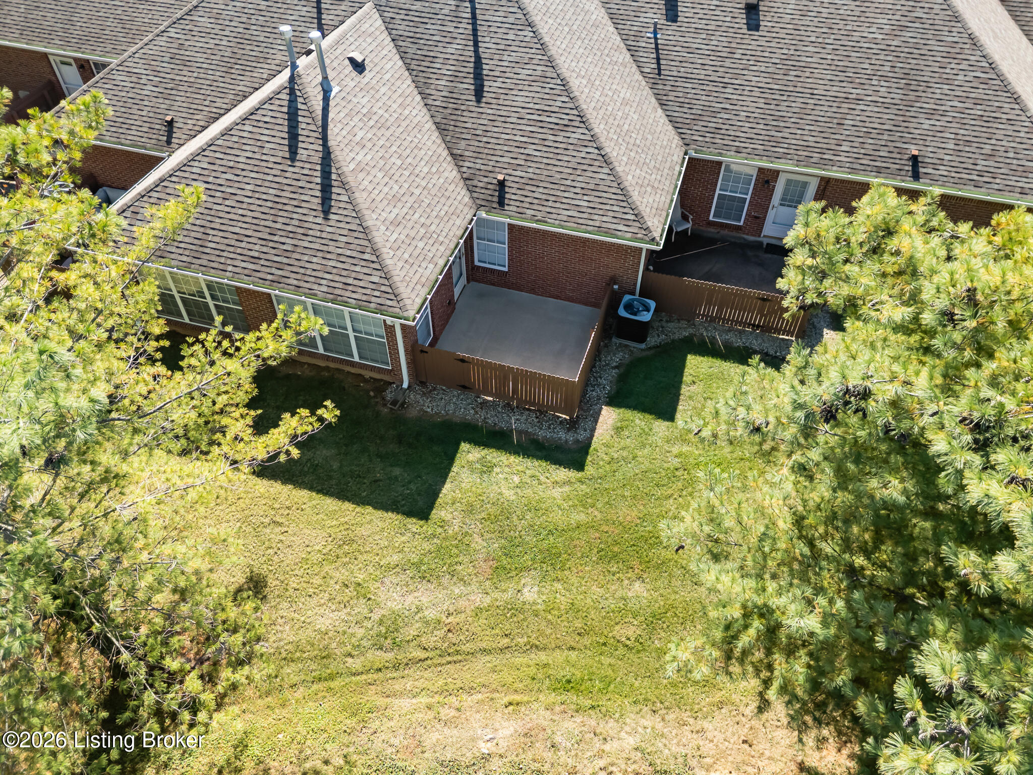 818 Garden Pointe Dr Property Photo 15