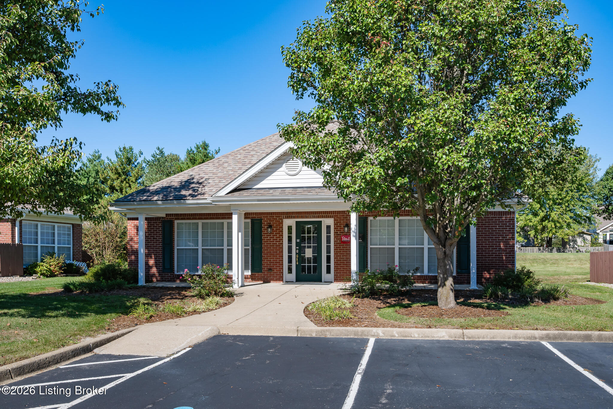 818 Garden Pointe Dr Property Photo 17