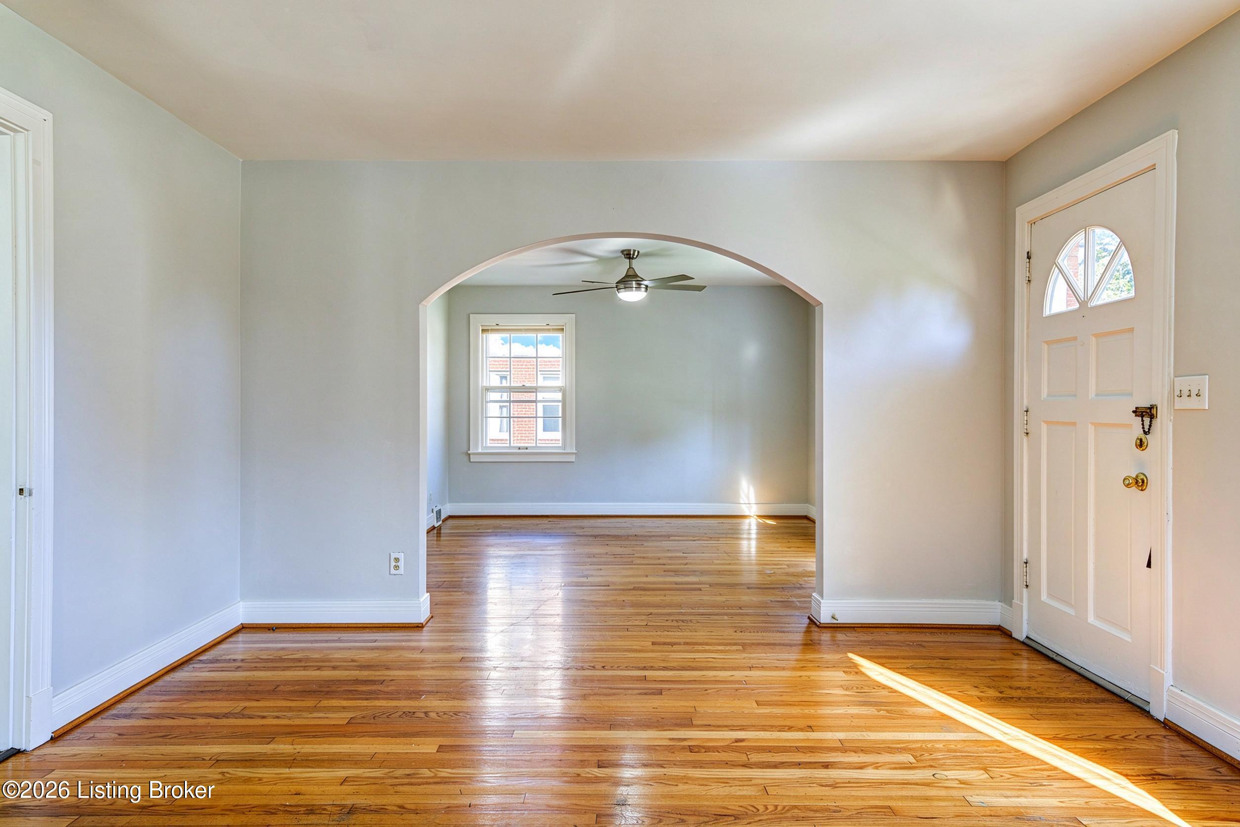 2527 Gardiner Ln Property Photo 6