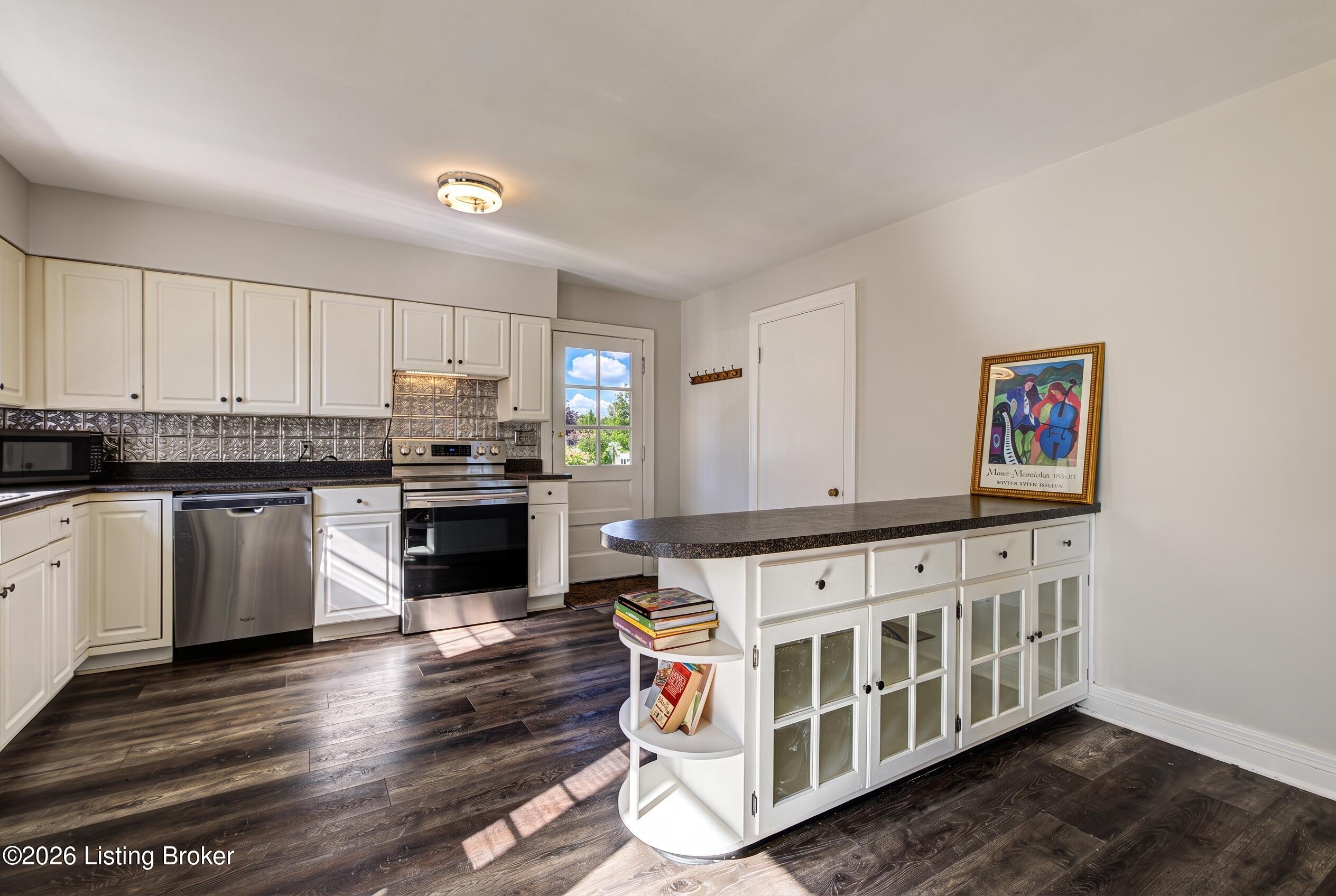 2527 Gardiner Ln Property Photo 12
