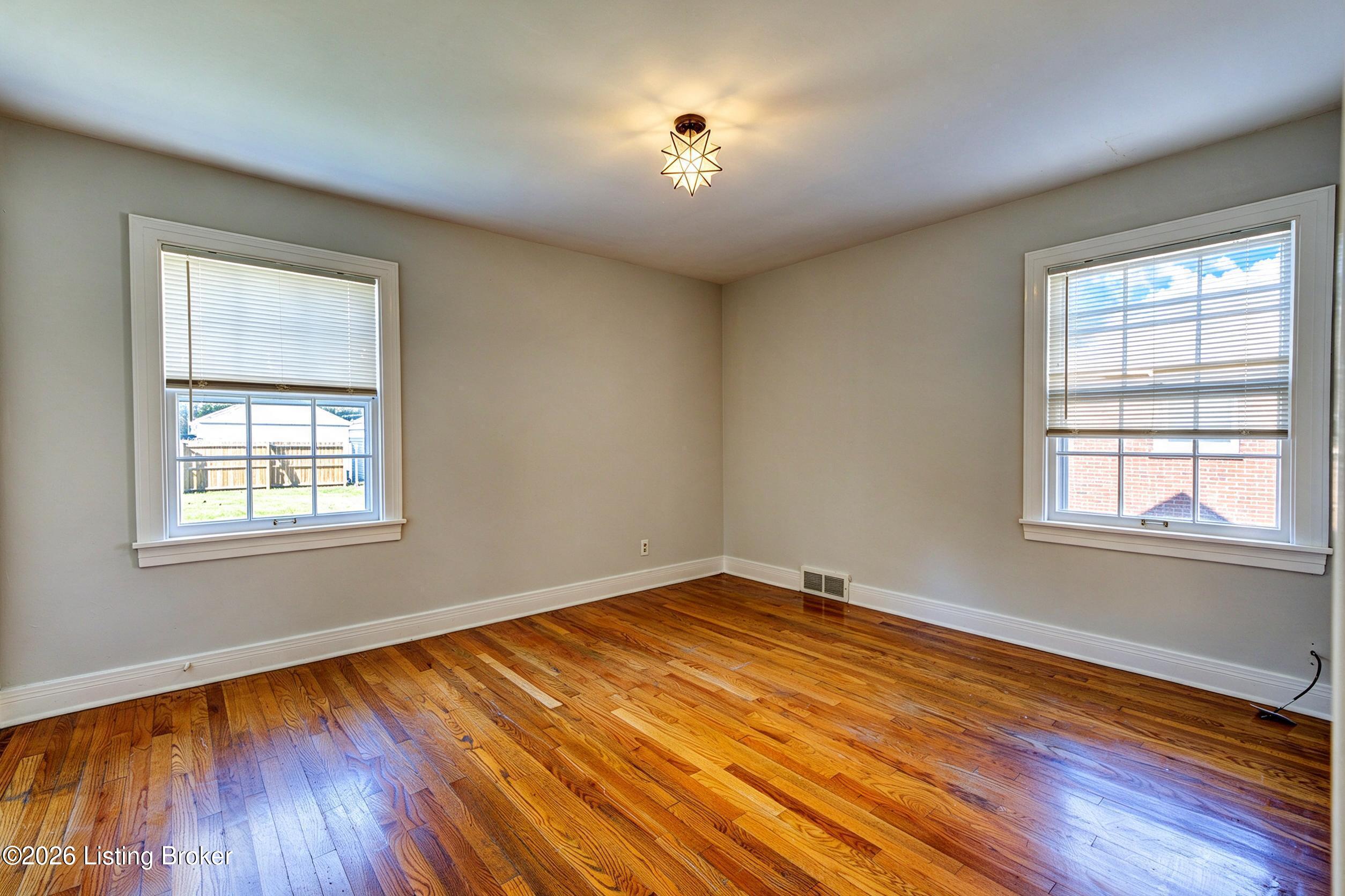 2527 Gardiner Ln Property Photo 16