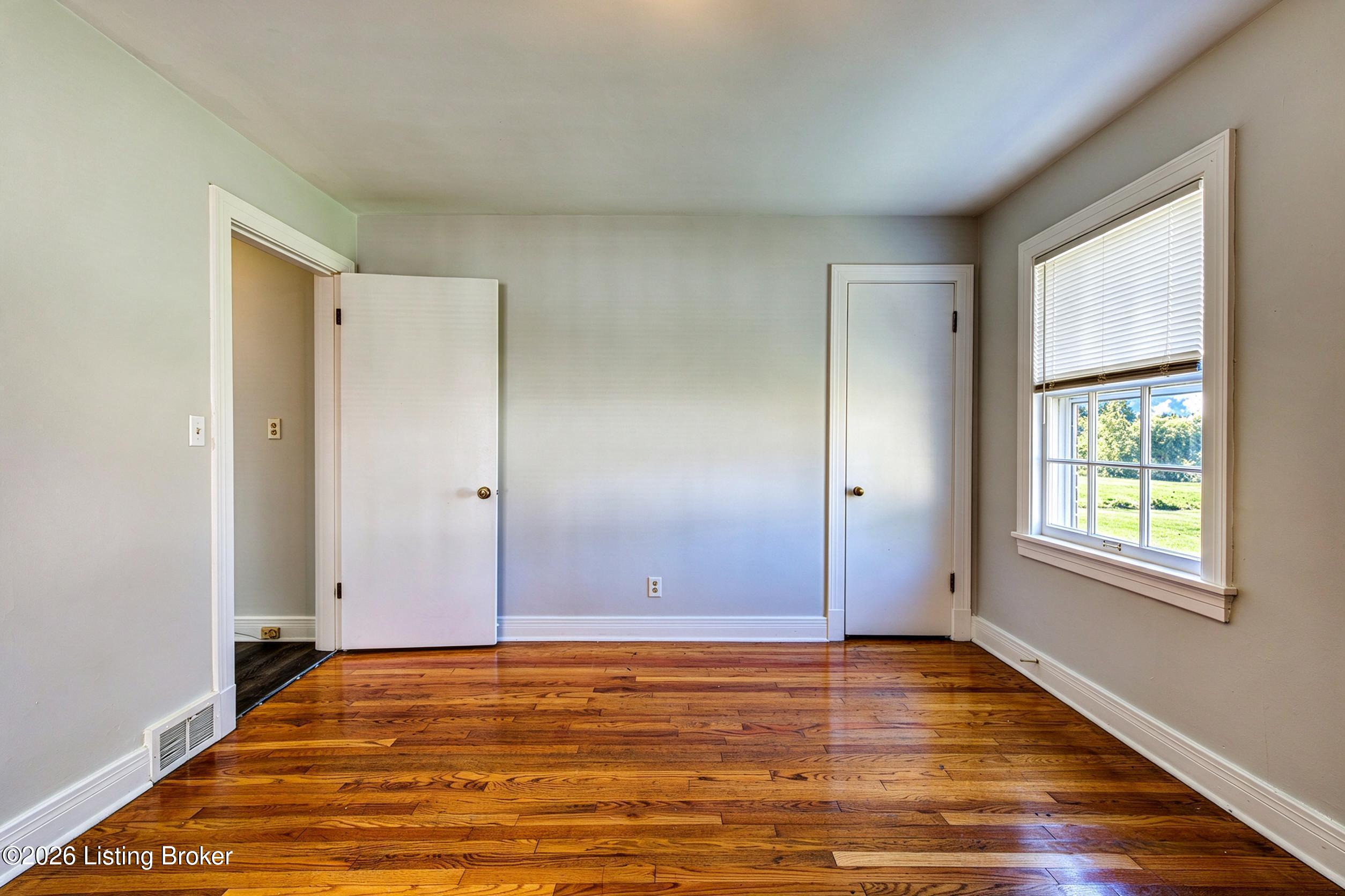 2527 Gardiner Ln Property Photo 17