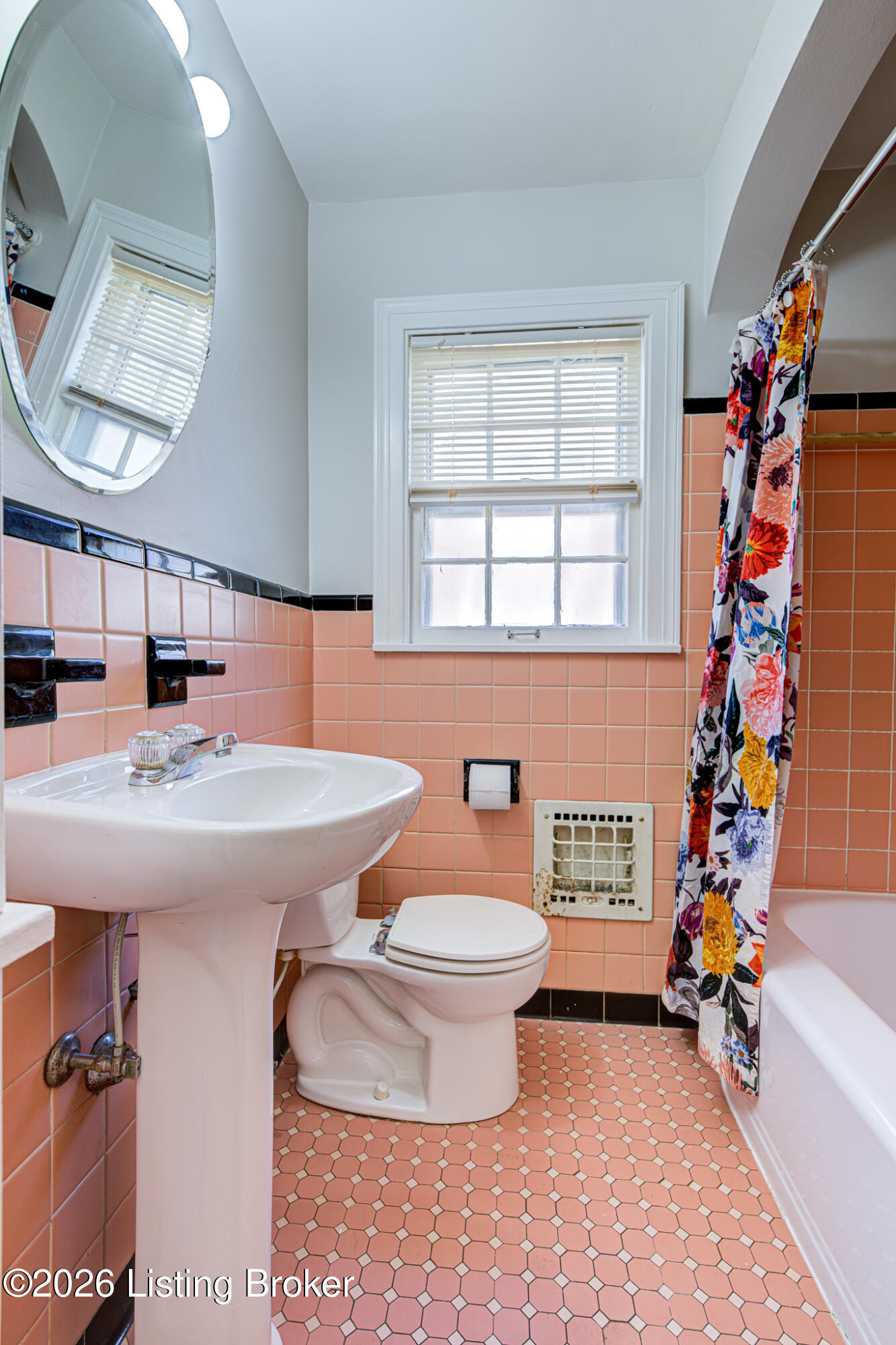 2527 Gardiner Ln Property Photo 18