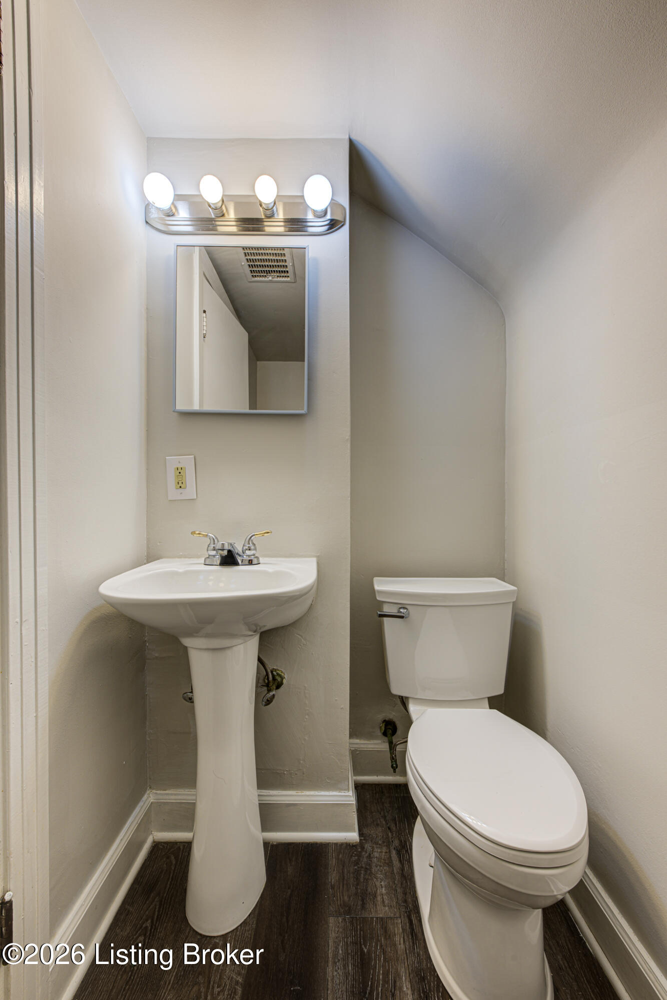 2527 Gardiner Ln Property Photo 26