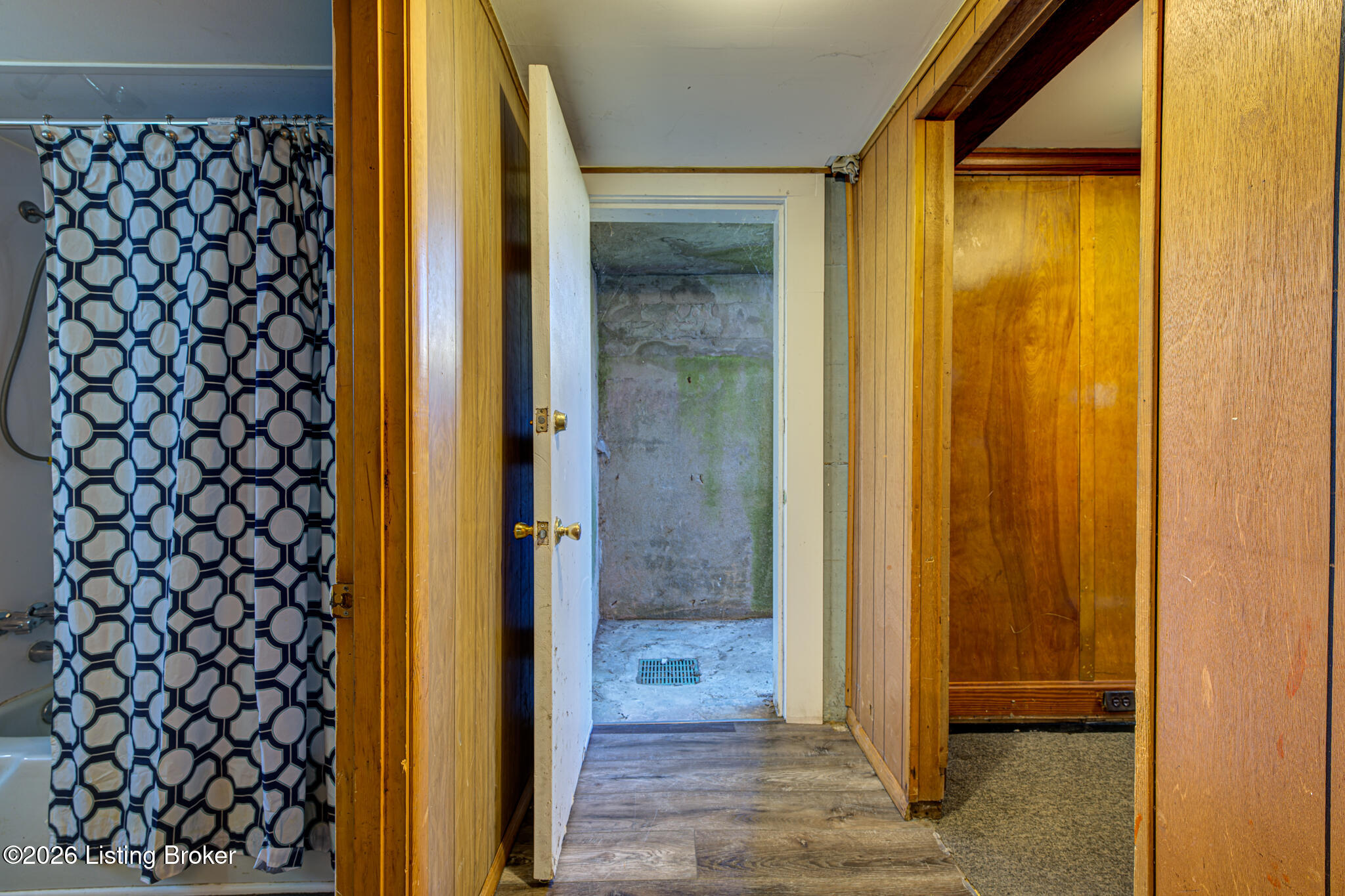 2527 Gardiner Ln Property Photo 39
