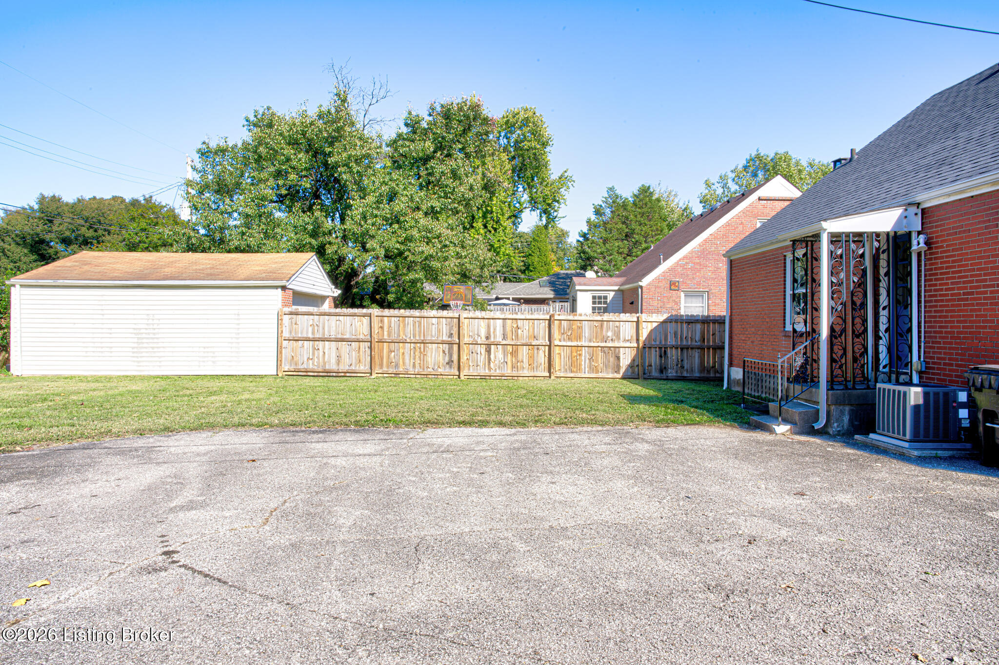 2527 Gardiner Ln Property Photo 46