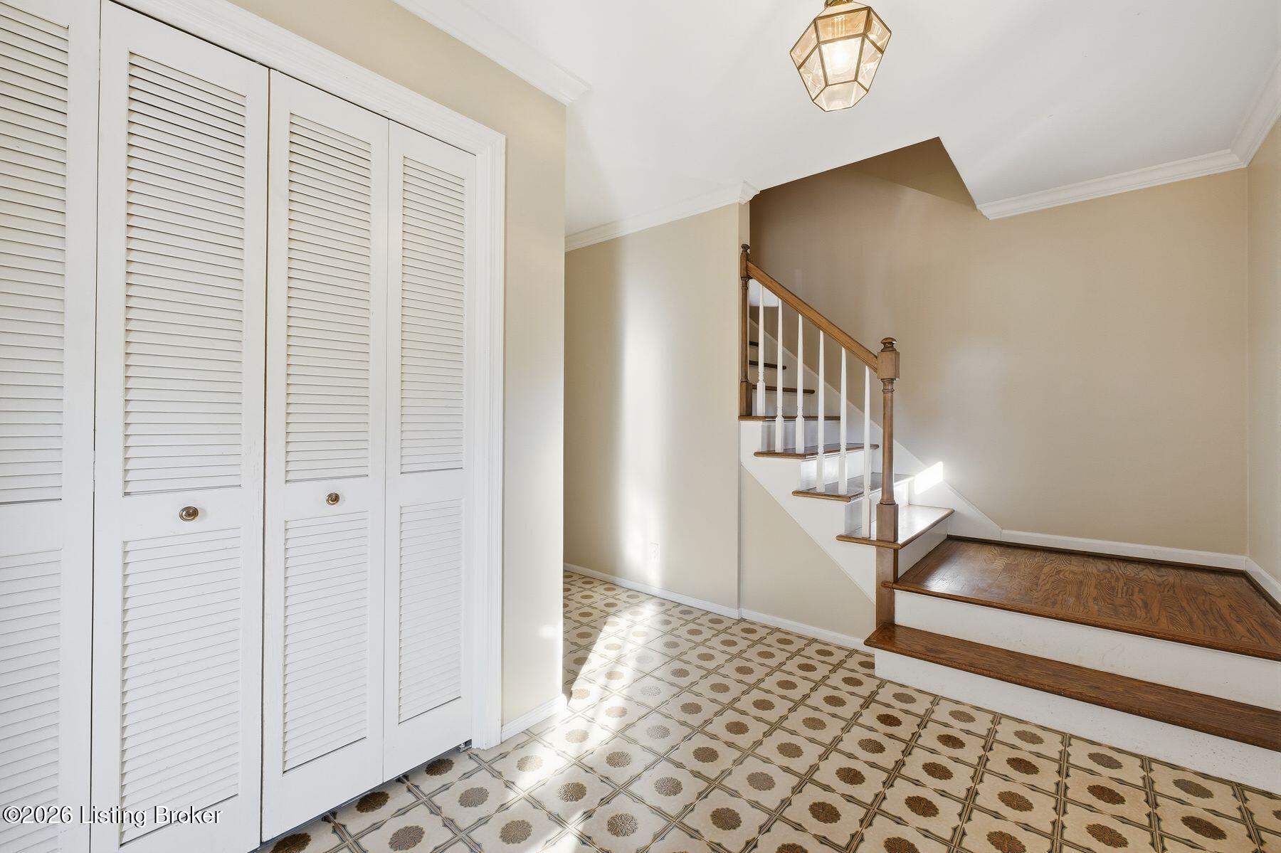 2324 Thornhill Rd Property Photo 4
