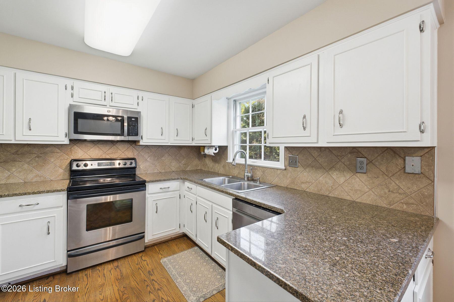 2324 Thornhill Rd Property Photo 12