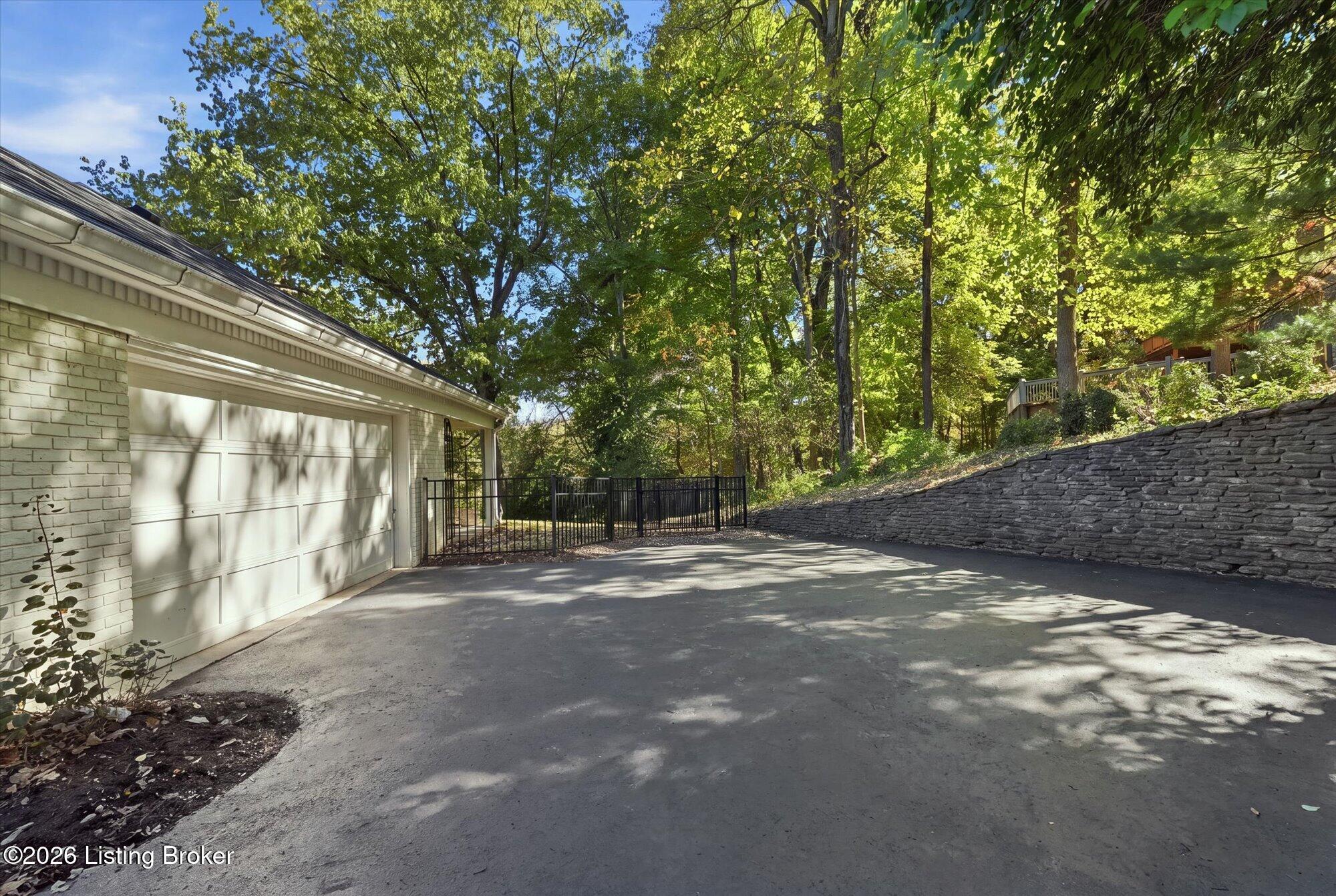 2402 Henley Ct Property Photo 66