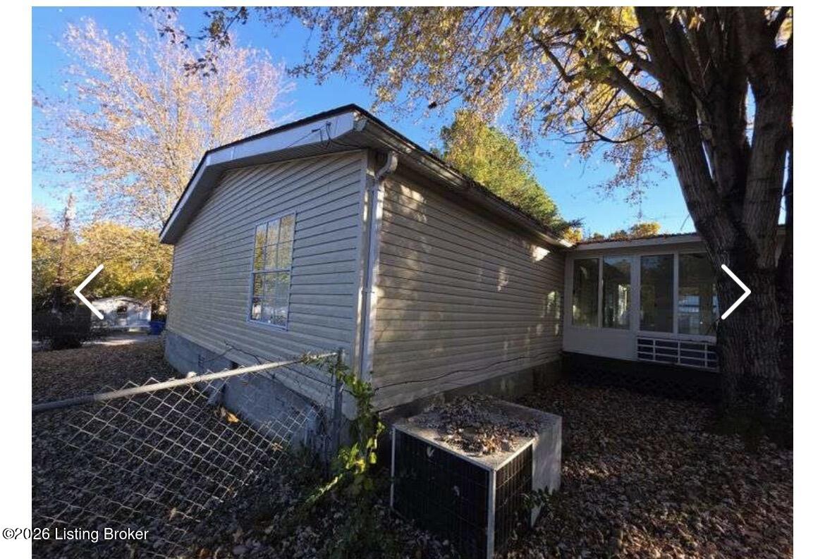 302 Thomas St Property Photo 3