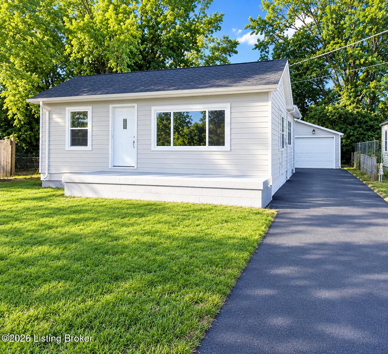 2321 Landrum Ave Property Photo 1