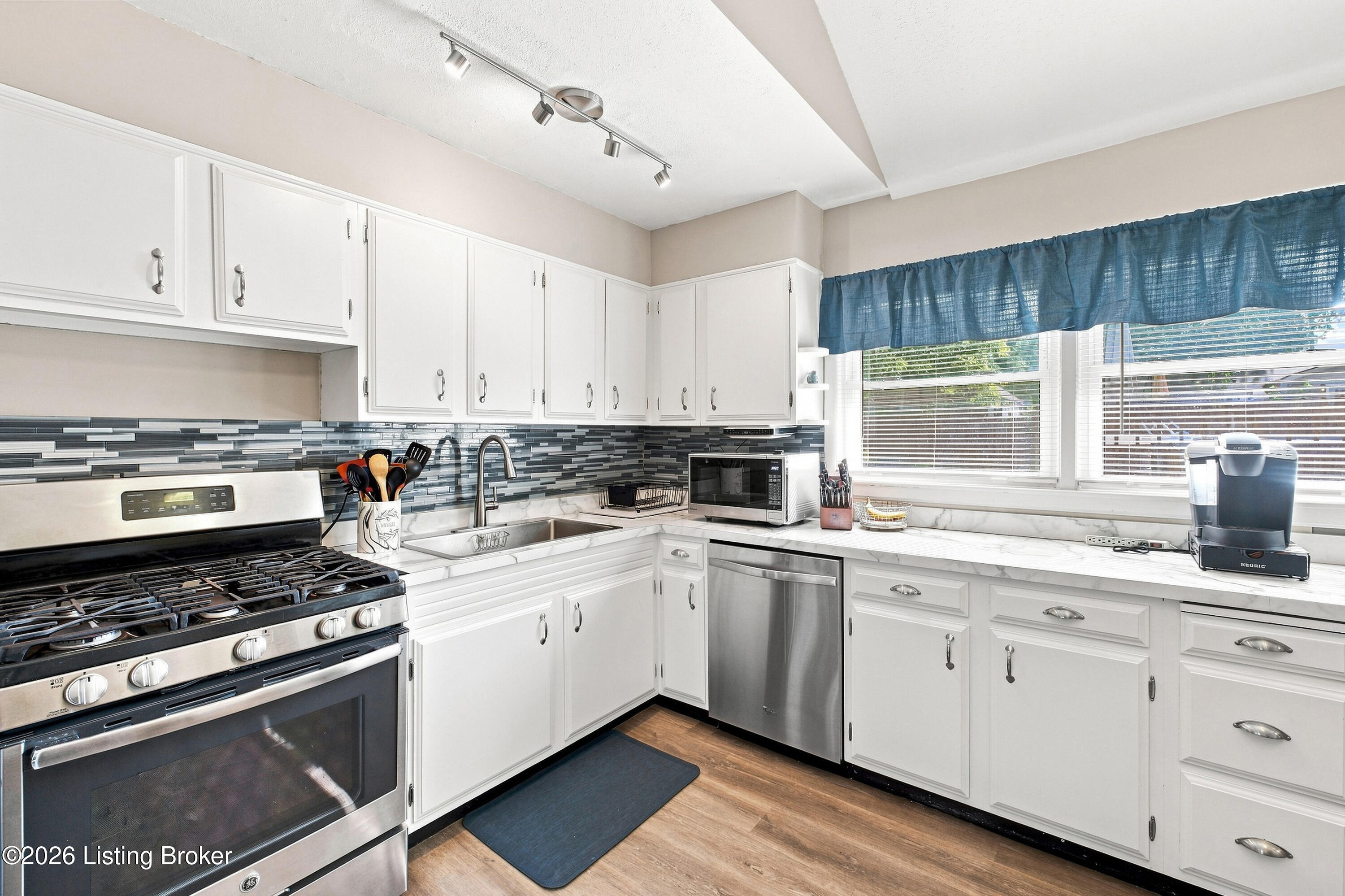 9227 Omar Khayyam Blvd Property Photo 10