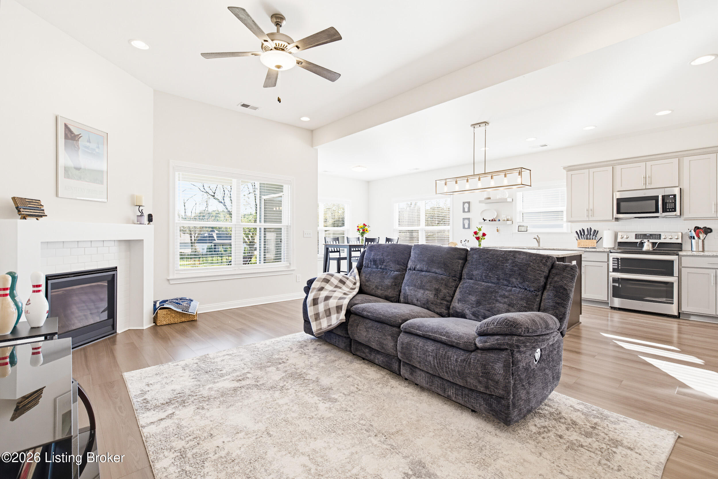 12105 Cypress Ridge Dr Property Photo 16