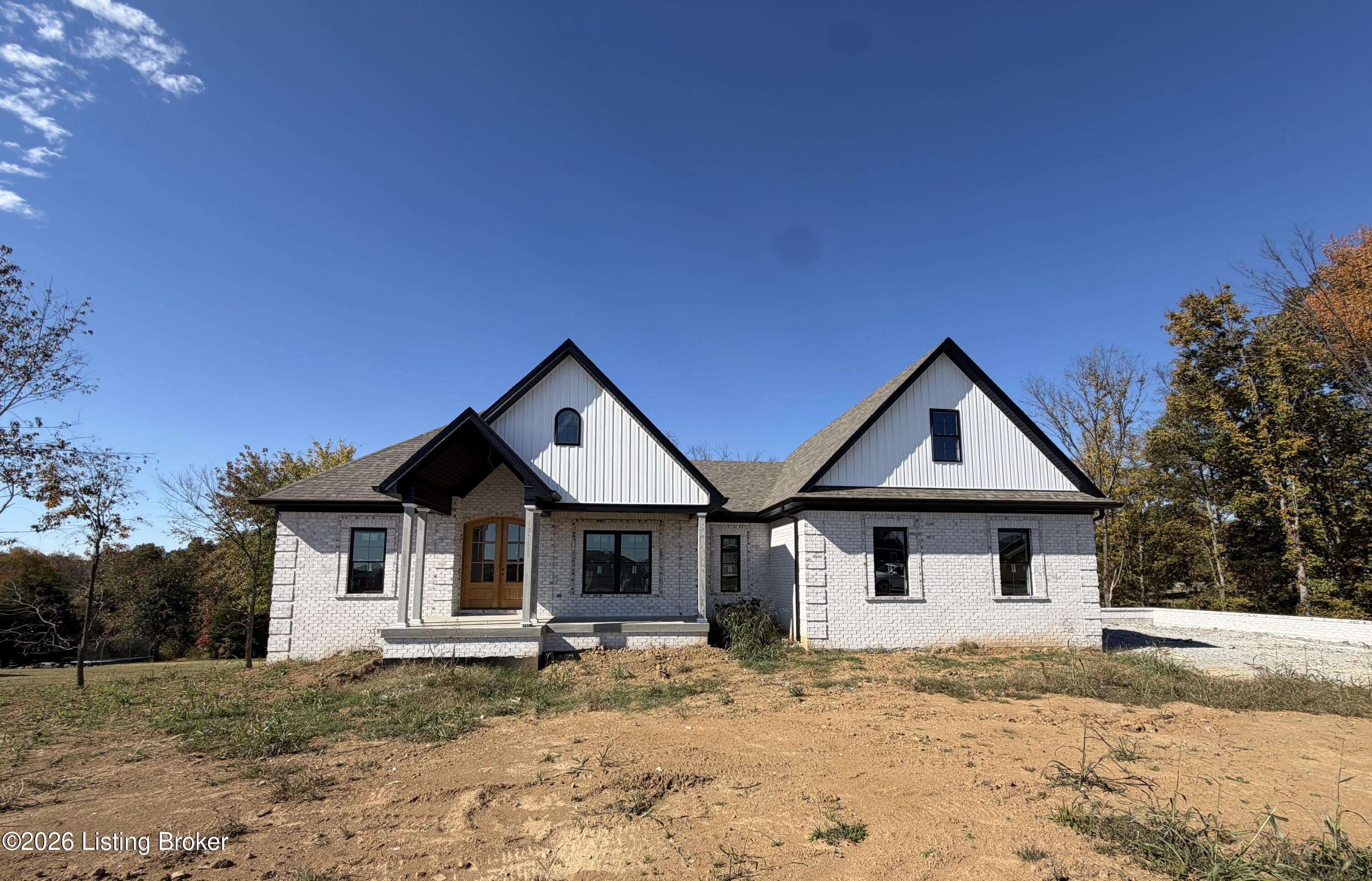 201 River Crest Dr Property Photo 1
