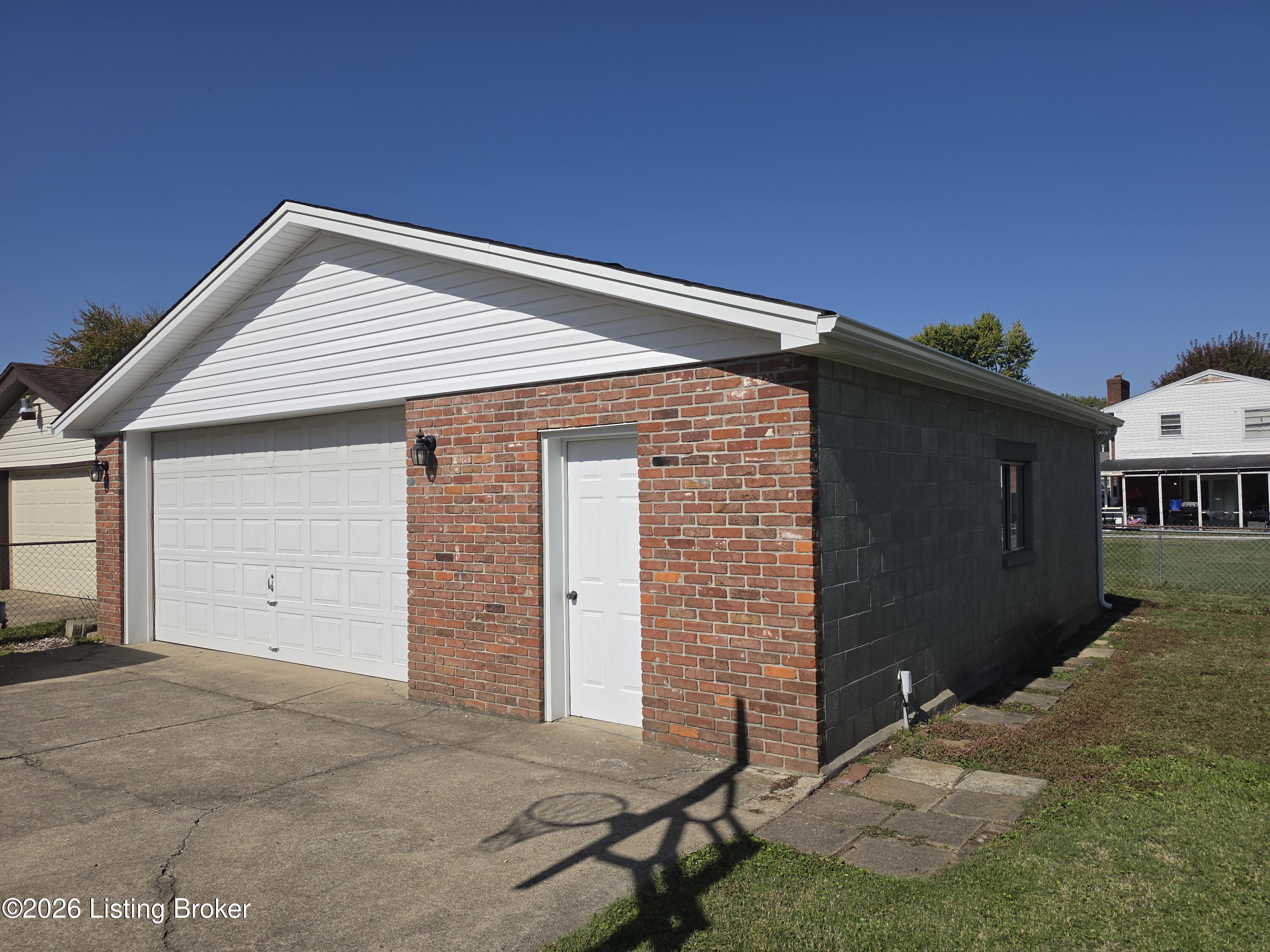 8007 Brush Ln Property Photo 1