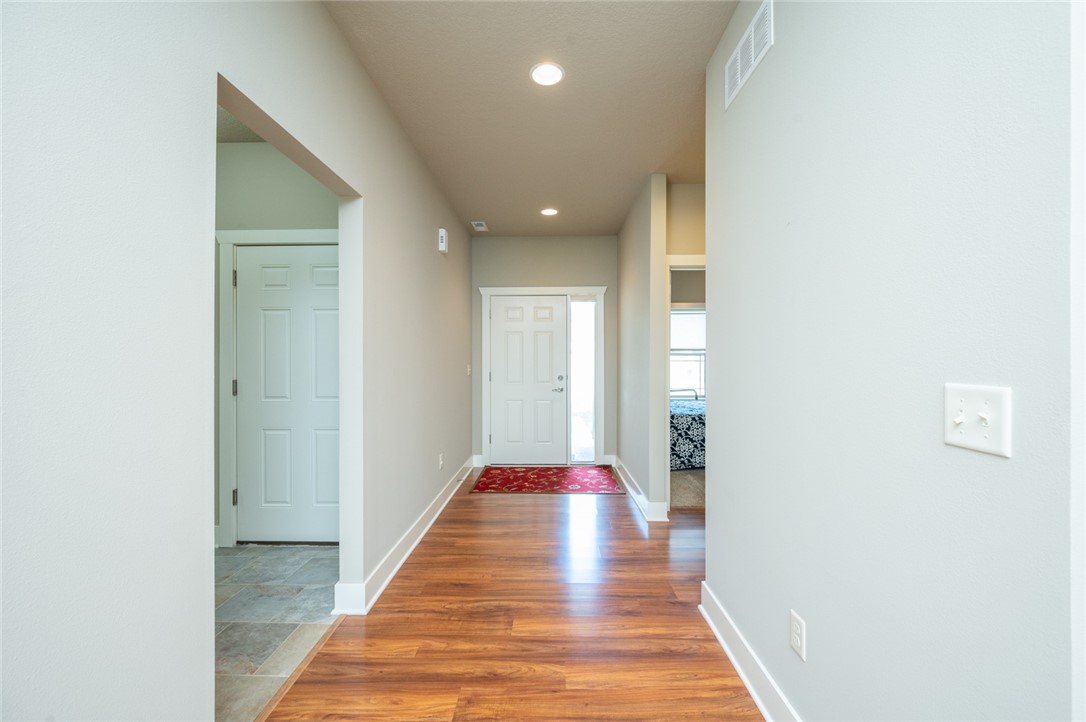 861 Se Delaware Avenue Property Photo 2