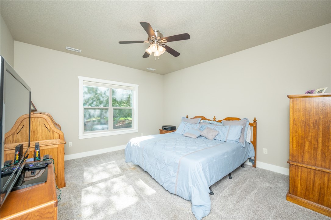 861 Se Delaware Avenue Property Photo 11