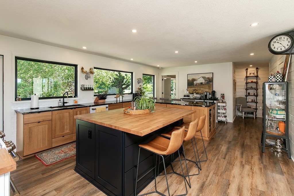 3285 Ashworth Road Property Photo 8