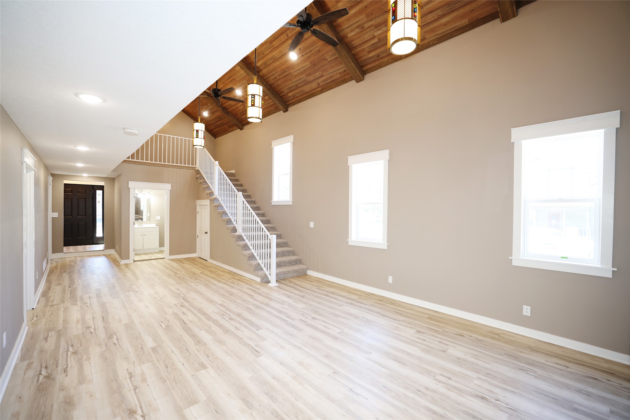 208 W 5th Street Property Photo 6