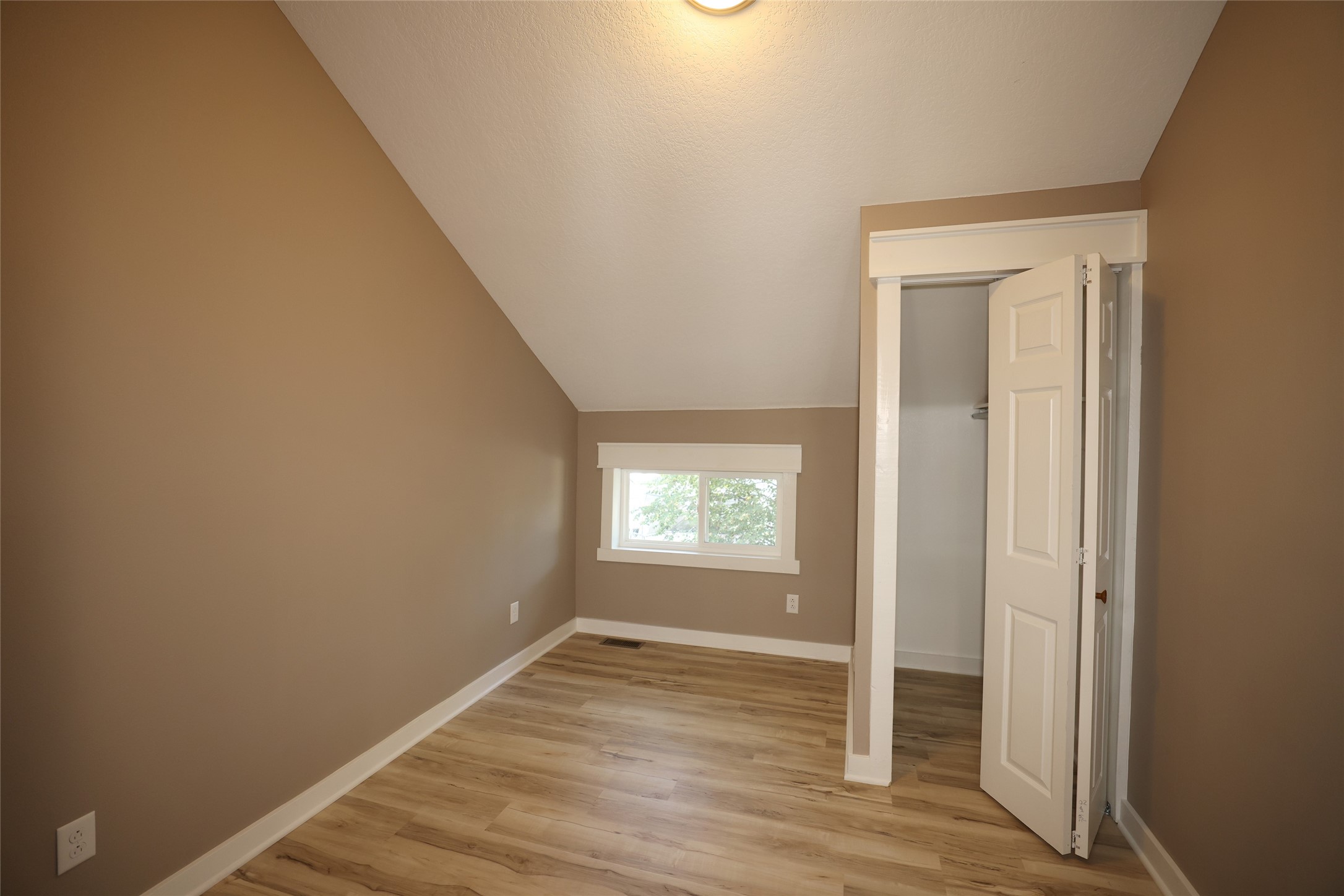 208 W 5th Street Property Photo 27