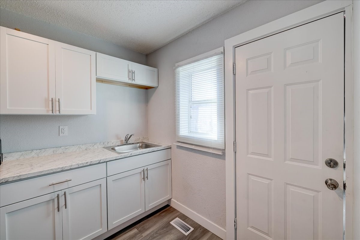 125 Nw Aurora Avenue Property Photo 2