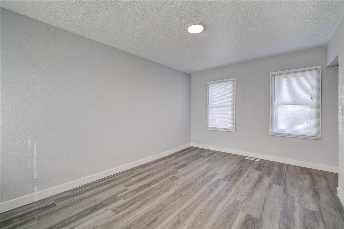 125 Nw Aurora Avenue Property Photo 3