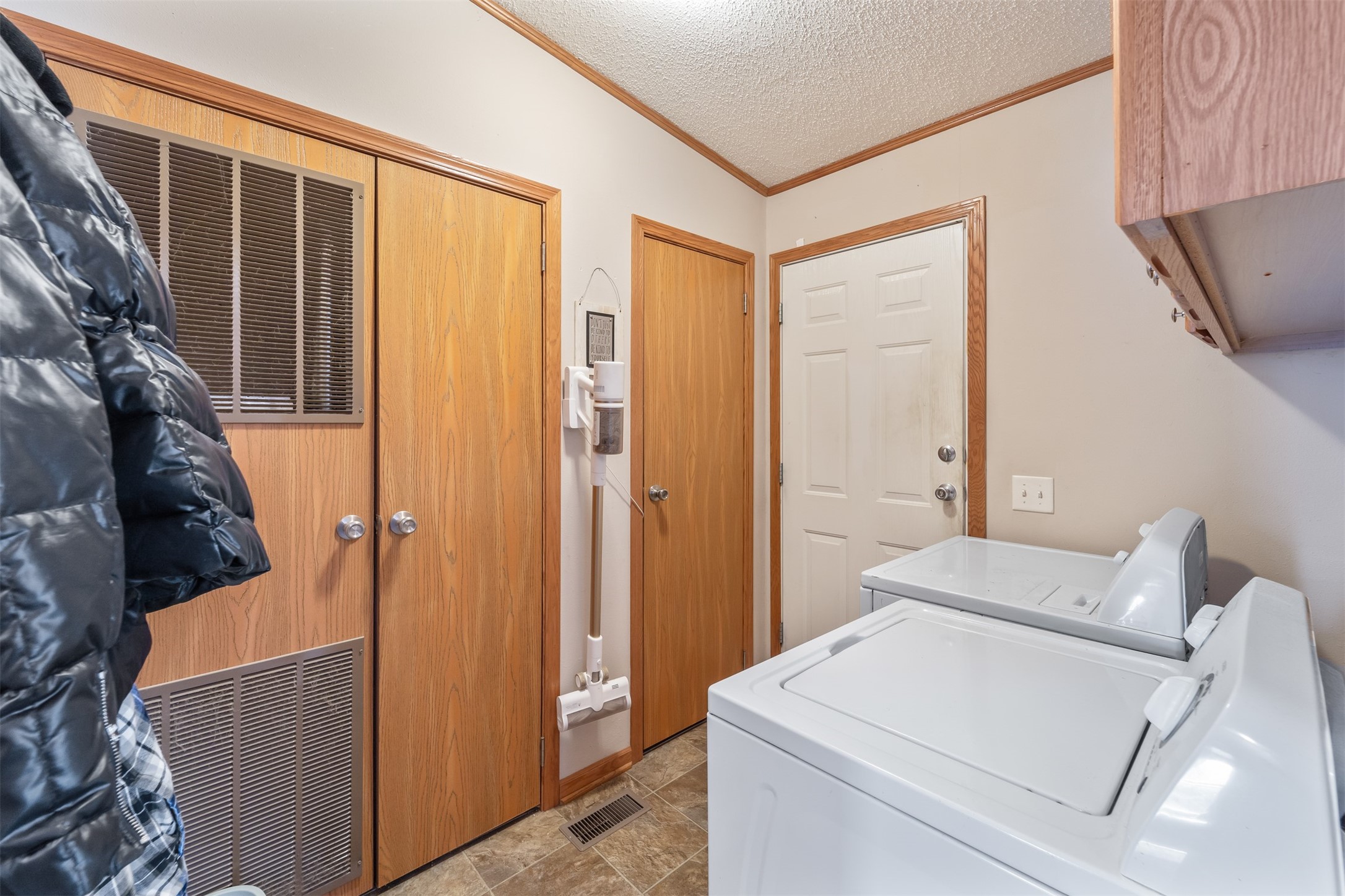 206 & 208 E Minerva Street Property Photo 23