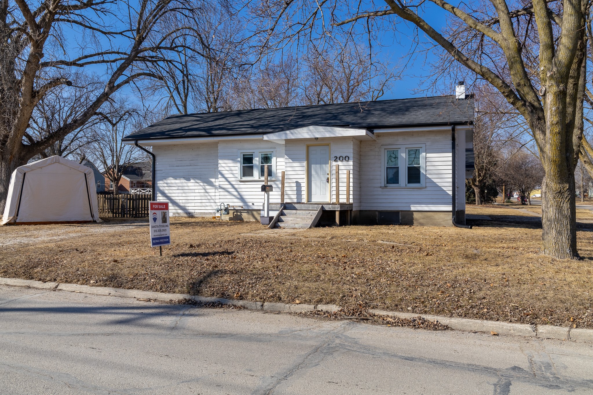 200 S Cedar Street Property Photo