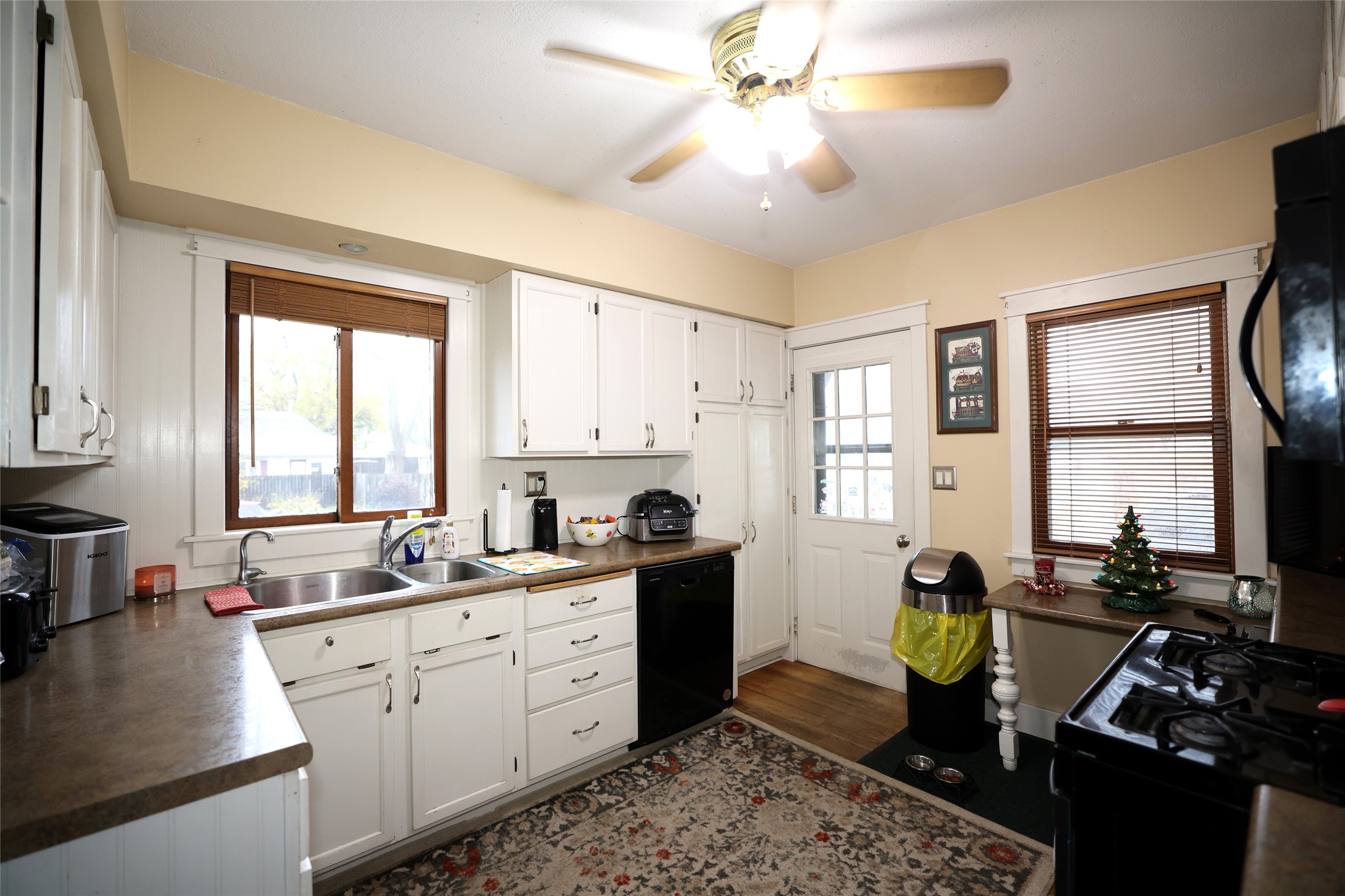 1328 Carroll Street Property Photo 11